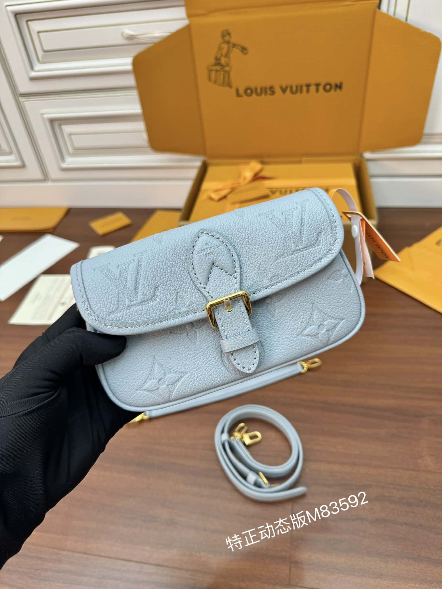 LV M83592 NANO DIANE 手袋-頂級1:1精品高仿包包香港台灣批發價格推薦微信哪裡買