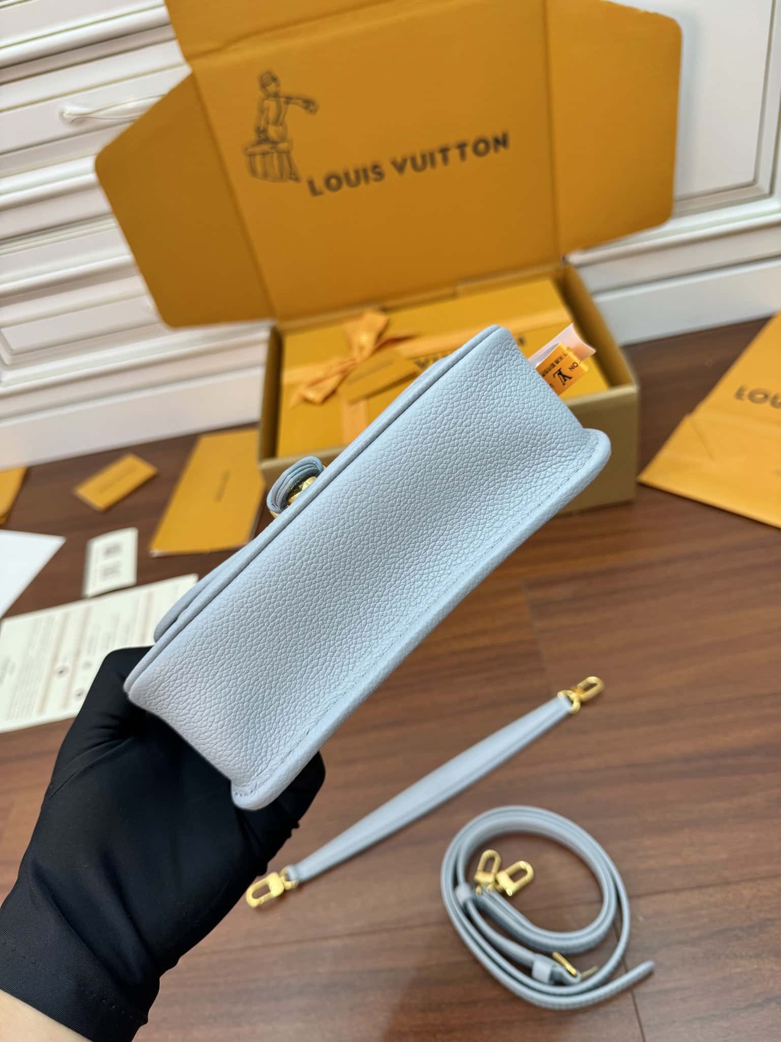 LV M83592 NANO DIANE 手袋-頂級1:1精品高仿包包香港台灣批發價格推薦微信哪裡買