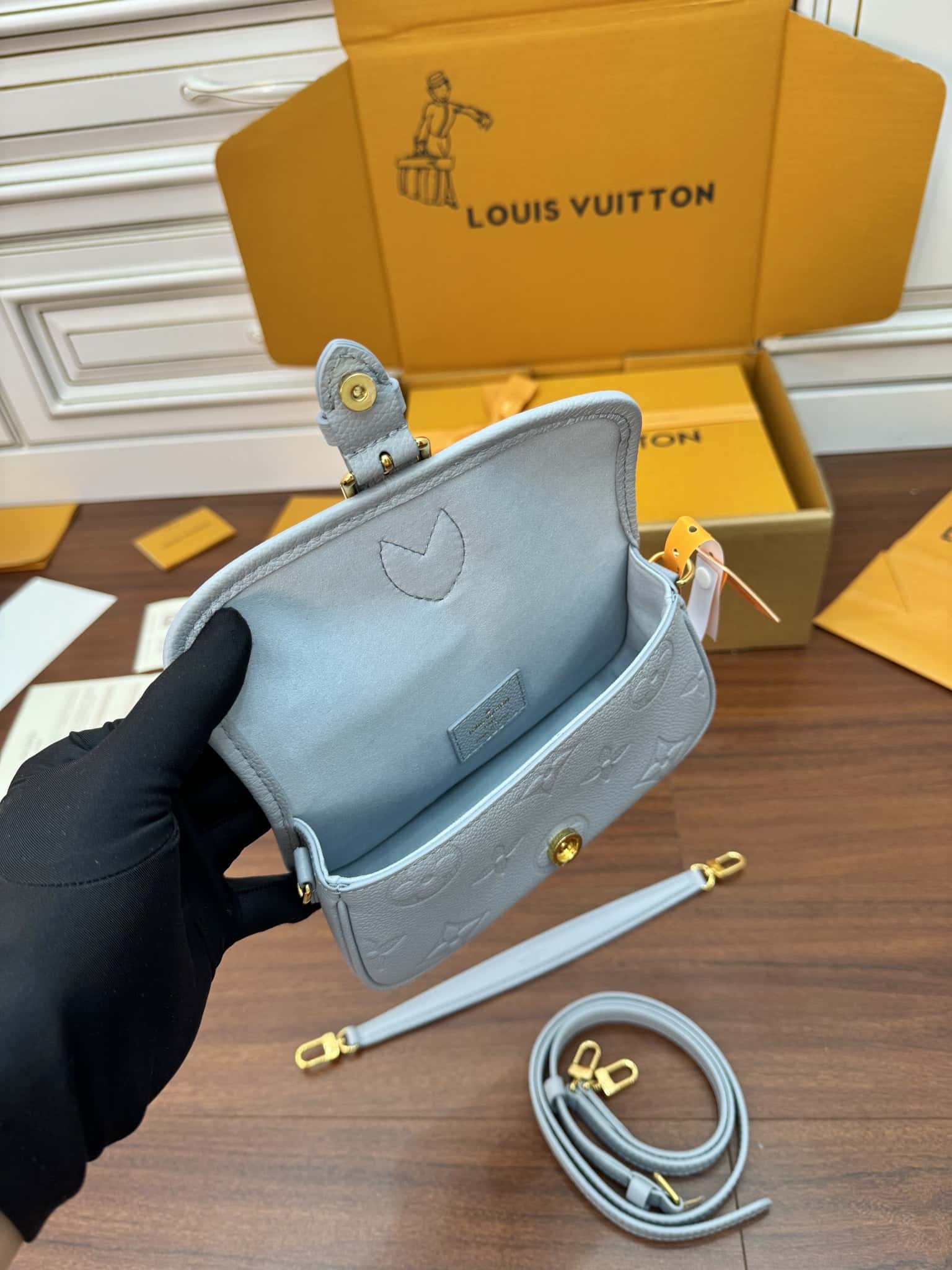 LV M83592 NANO DIANE 手袋-頂級1:1精品高仿包包香港台灣批發價格推薦微信哪裡買