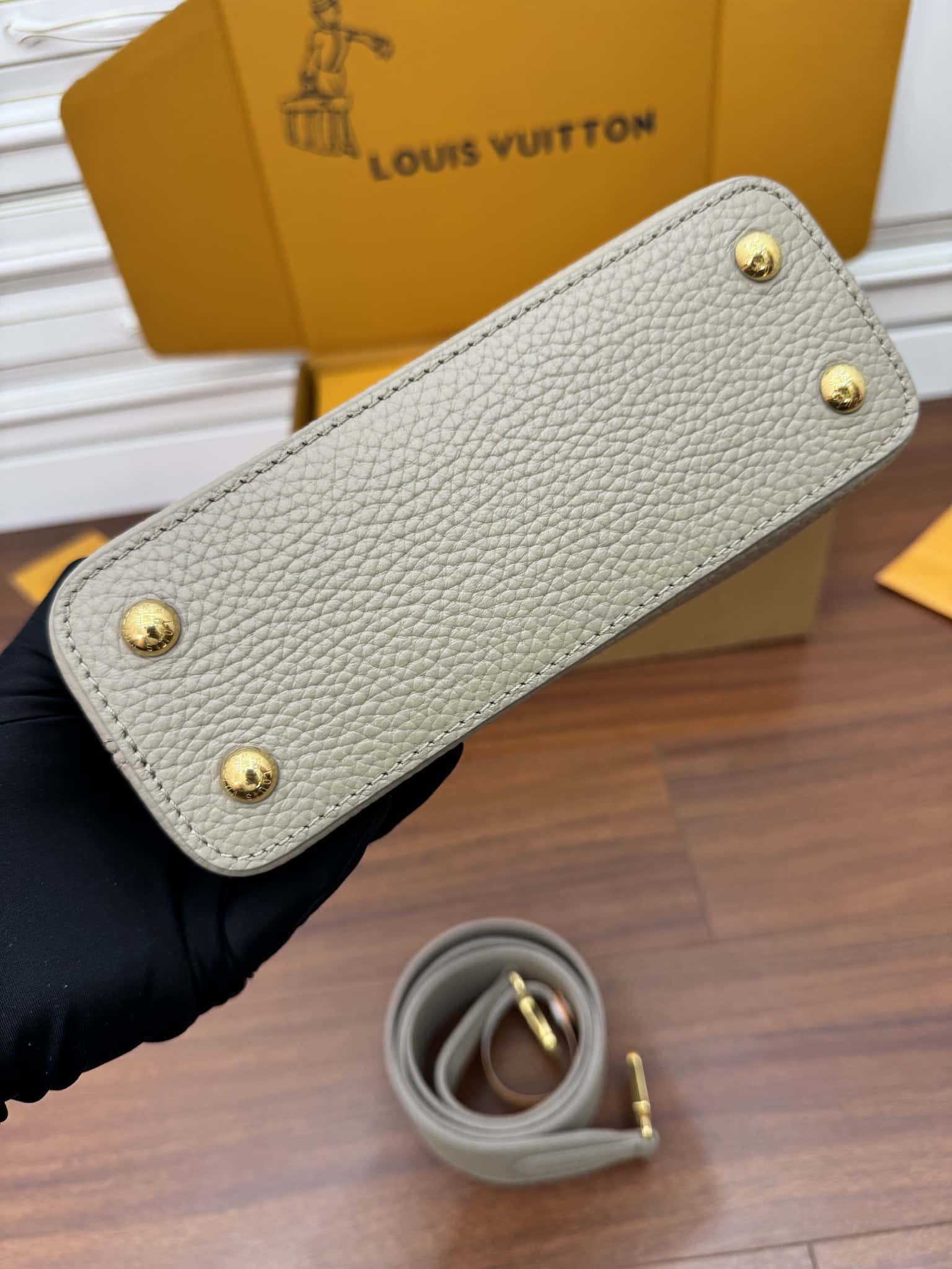 LV頂級高仿包 N81258蟒蛇皮特正版 CAPUCINES 迷妳手袋¥3,180.00-頂級1:1精品高仿包包香港台灣批發價格推薦微信哪裡買