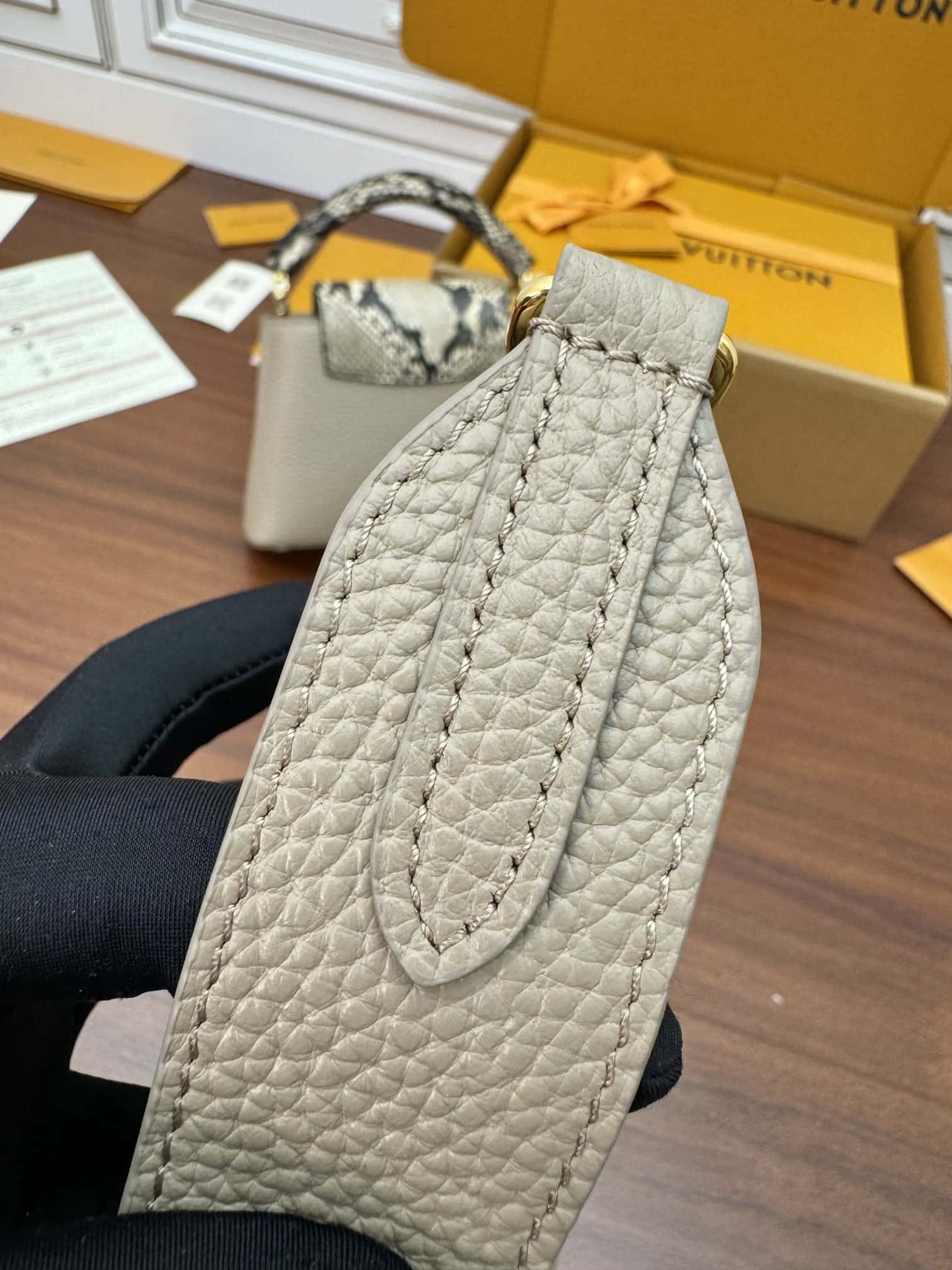 LV頂級高仿包 N81258蟒蛇皮特正版 CAPUCINES 迷妳手袋¥3,180.00-頂級1:1精品高仿包包香港台灣批發價格推薦微信哪裡買