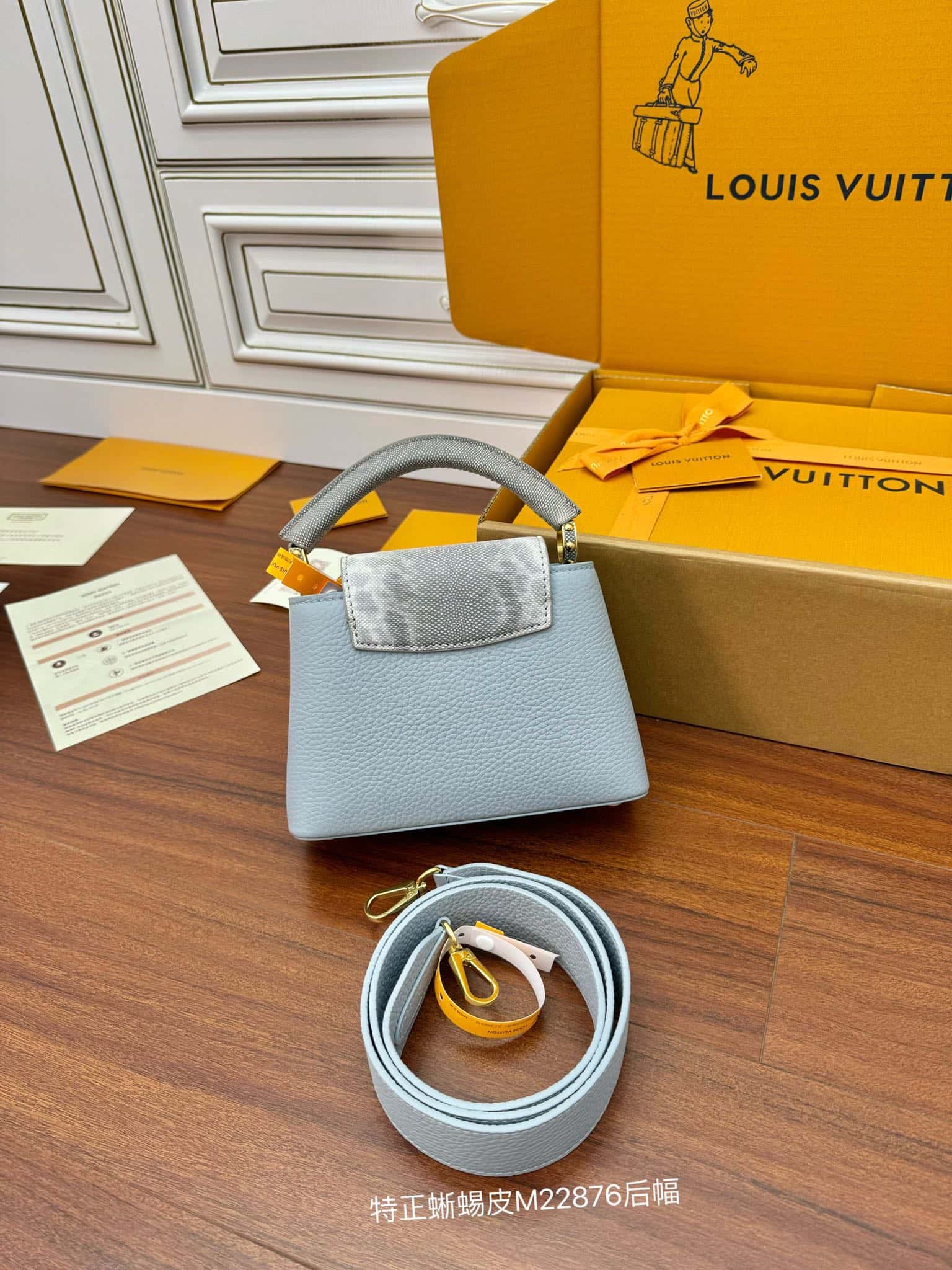 LV 正品級高仿包M22876蜥蜴皮特正版 Capucines Mini¥3,180.00-頂級1:1精品高仿包包香港台灣批發價格推薦微信哪裡買