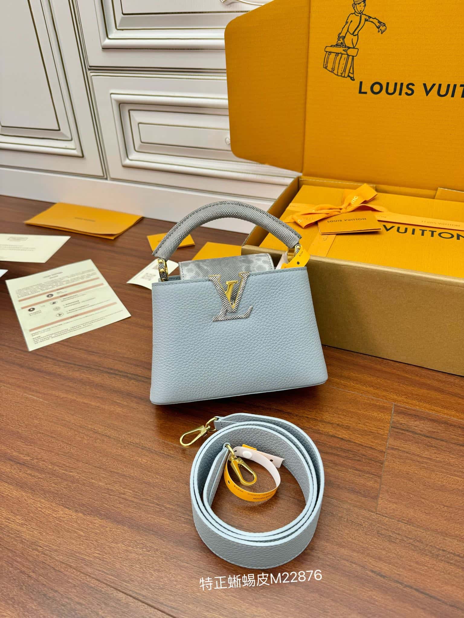 LV 正品級高仿包M22876蜥蜴皮特正版 Capucines Mini¥3,180.00-頂級1:1精品高仿包包香港台灣批發價格推薦微信哪裡買