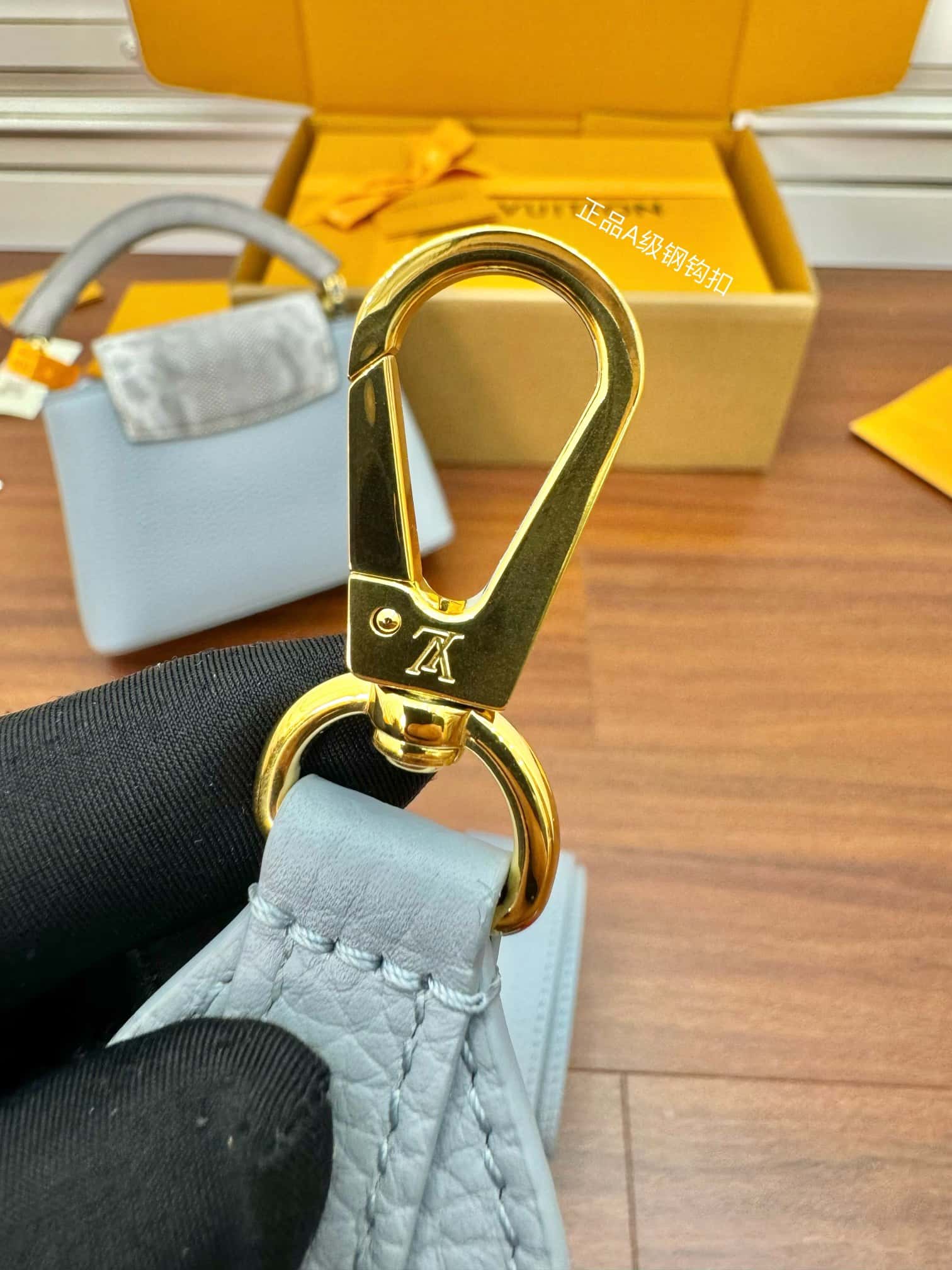 LV 正品級高仿包M22876蜥蜴皮特正版 Capucines Mini¥3,180.00-頂級1:1精品高仿包包香港台灣批發價格推薦微信哪裡買