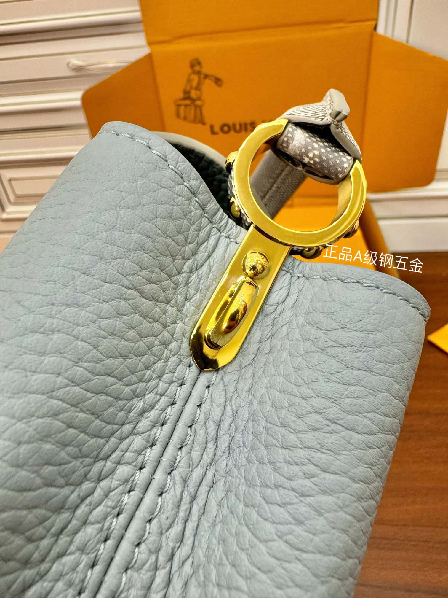 LV 正品級高仿包M22876蜥蜴皮特正版 Capucines Mini¥3,180.00-頂級1:1精品高仿包包香港台灣批發價格推薦微信哪裡買