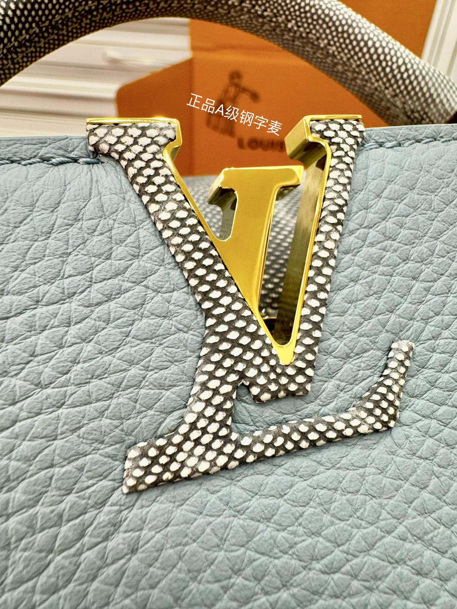 LV 正品級高仿包M22876蜥蜴皮特正版 Capucines Mini¥3,180.00-頂級1:1精品高仿包包香港台灣批發價格推薦微信哪裡買