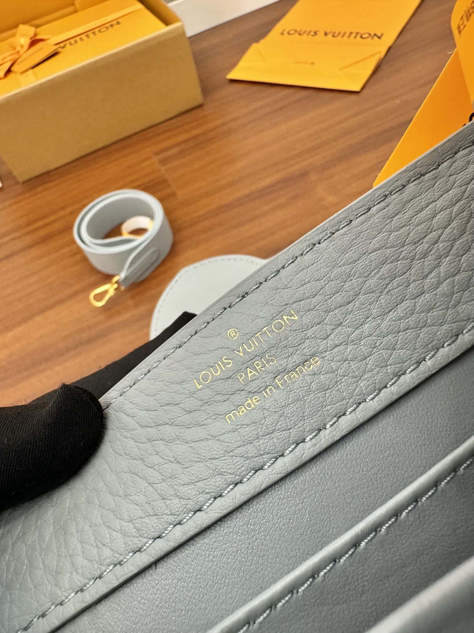 LV 正品級高仿包M22876蜥蜴皮特正版 Capucines Mini¥3,180.00-頂級1:1精品高仿包包香港台灣批發價格推薦微信哪裡買