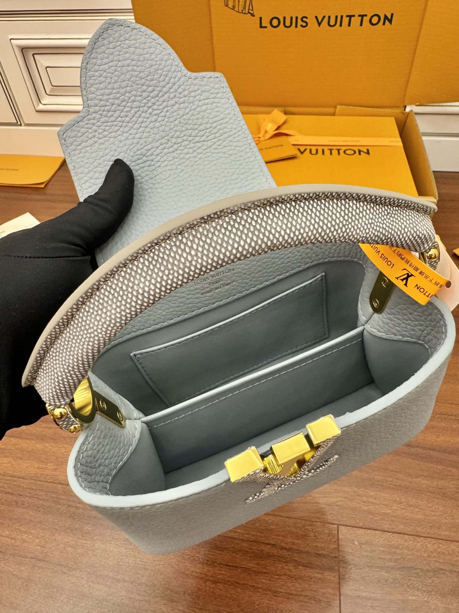 LV 正品級高仿包M22876蜥蜴皮特正版 Capucines Mini¥3,180.00-頂級1:1精品高仿包包香港台灣批發價格推薦微信哪裡買