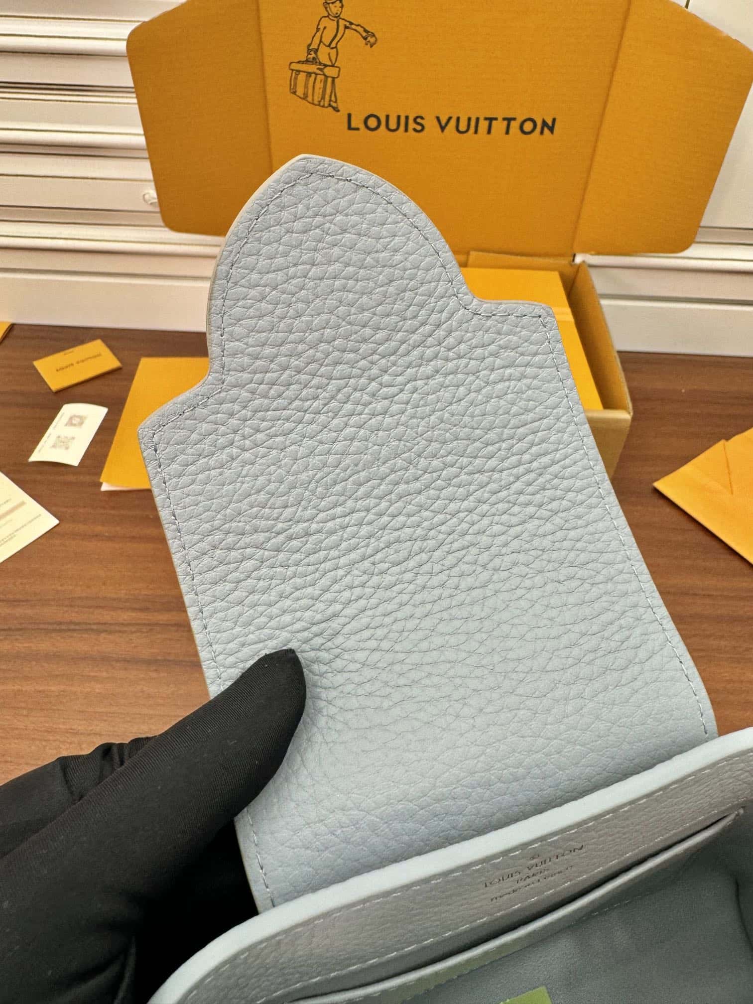 LV 正品級高仿包M22876蜥蜴皮特正版 Capucines Mini¥3,180.00-頂級1:1精品高仿包包香港台灣批發價格推薦微信哪裡買