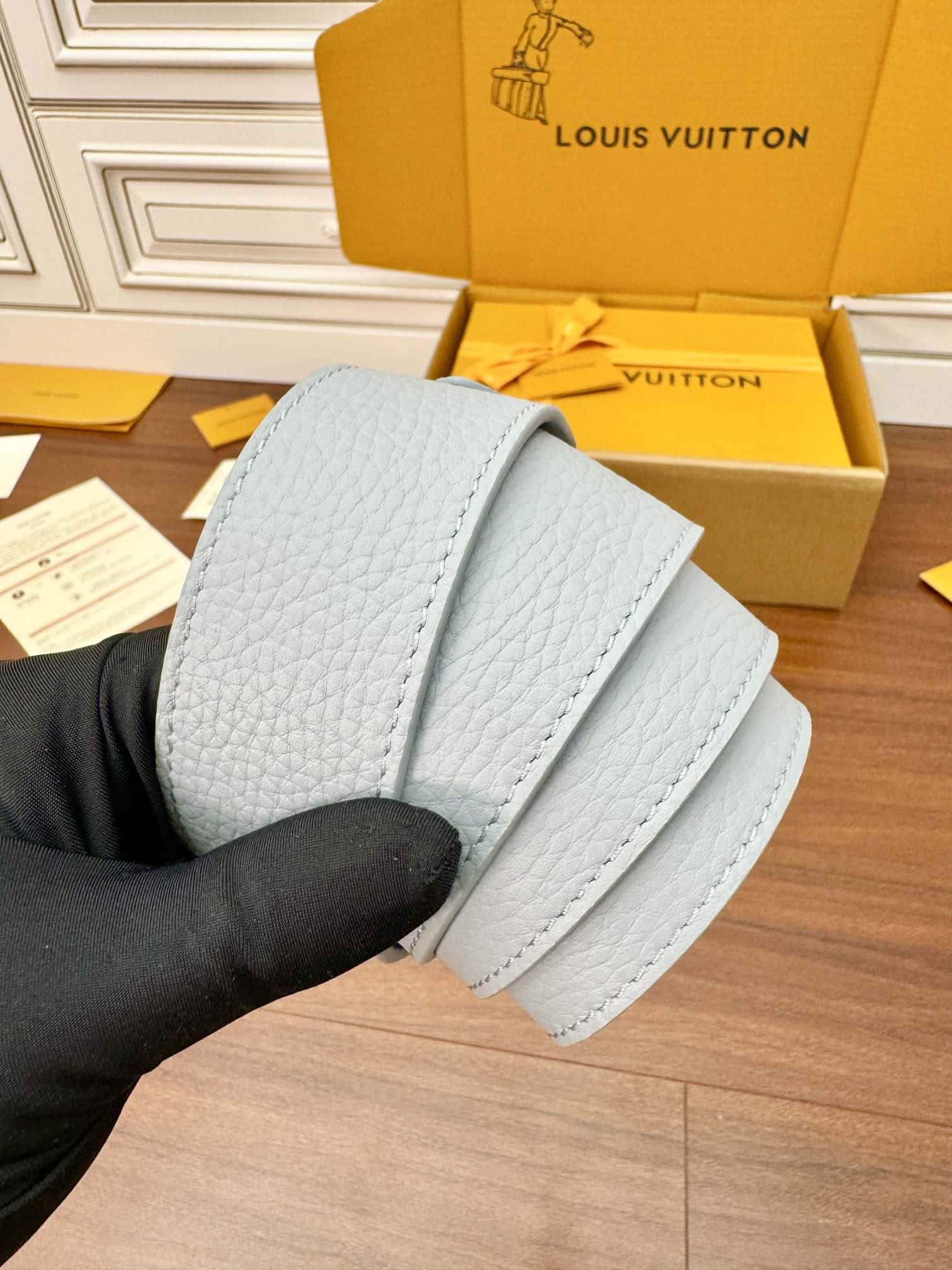 LV 正品級高仿包M22876蜥蜴皮特正版 Capucines Mini¥3,180.00-頂級1:1精品高仿包包香港台灣批發價格推薦微信哪裡買