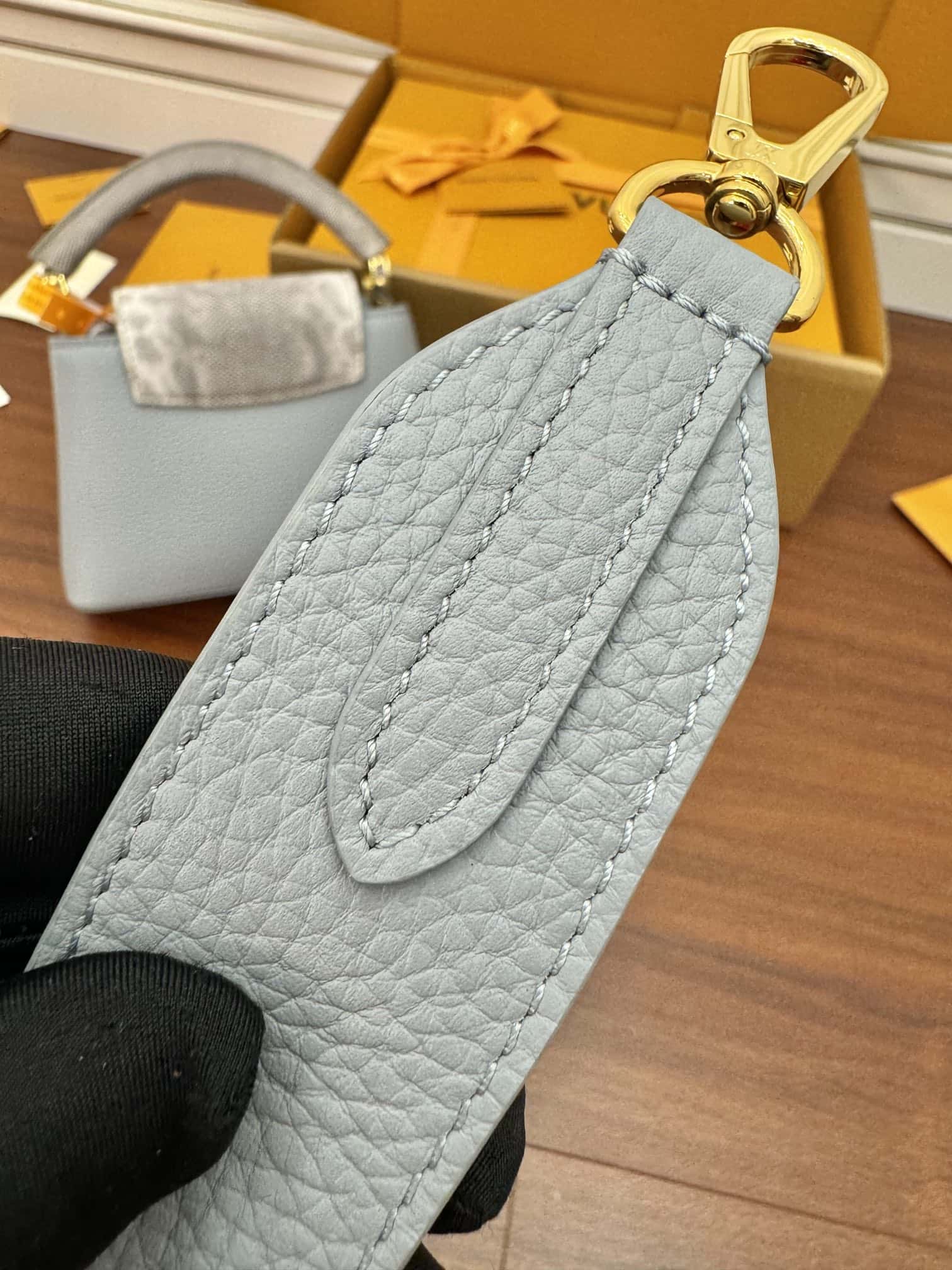 LV 正品級高仿包M22876蜥蜴皮特正版 Capucines Mini¥3,180.00-頂級1:1精品高仿包包香港台灣批發價格推薦微信哪裡買