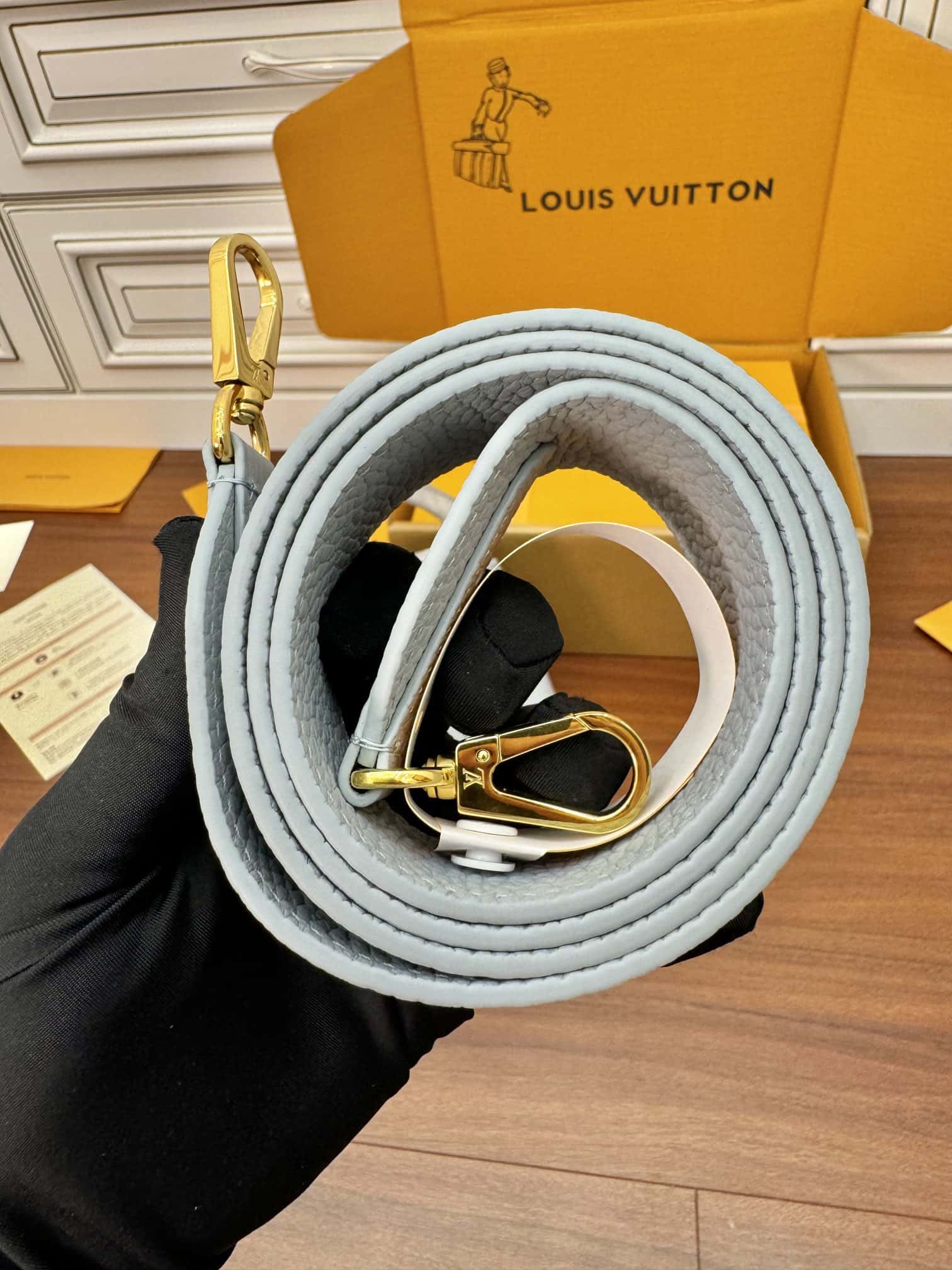 LV 正品級高仿包M22876蜥蜴皮特正版 Capucines Mini¥3,180.00-頂級1:1精品高仿包包香港台灣批發價格推薦微信哪裡買
