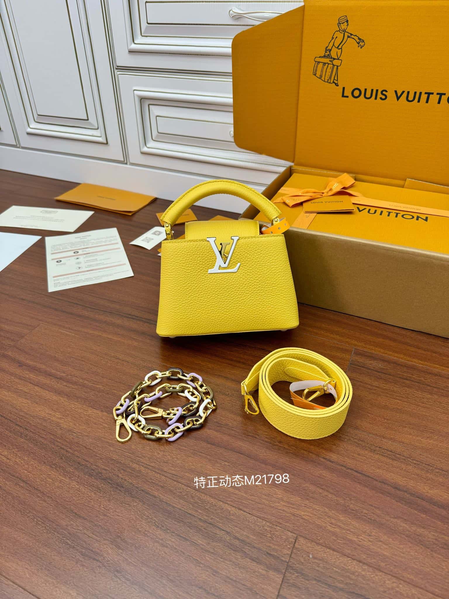 LV M21798特正版高仿包包 Capucines Mini Bag¥3,180.00-頂級1:1精品高仿包包香港台灣批發價格推薦微信哪裡買
