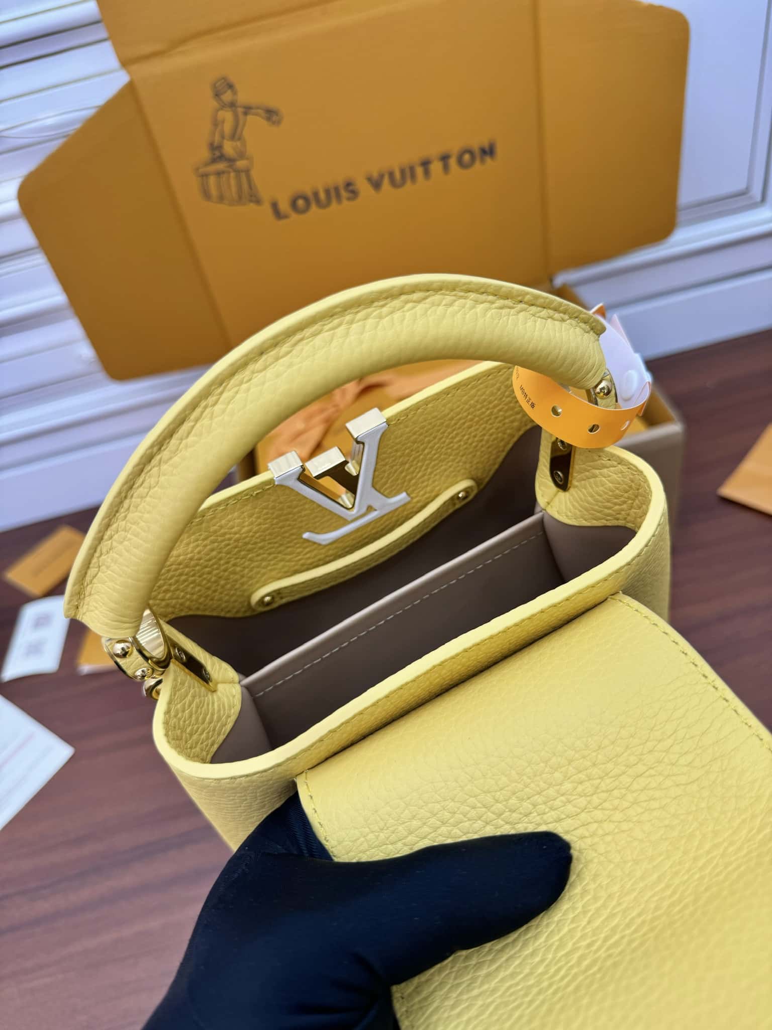 LV M21798特正版高仿包包 Capucines Mini Bag¥3,180.00-頂級1:1精品高仿包包香港台灣批發價格推薦微信哪裡買