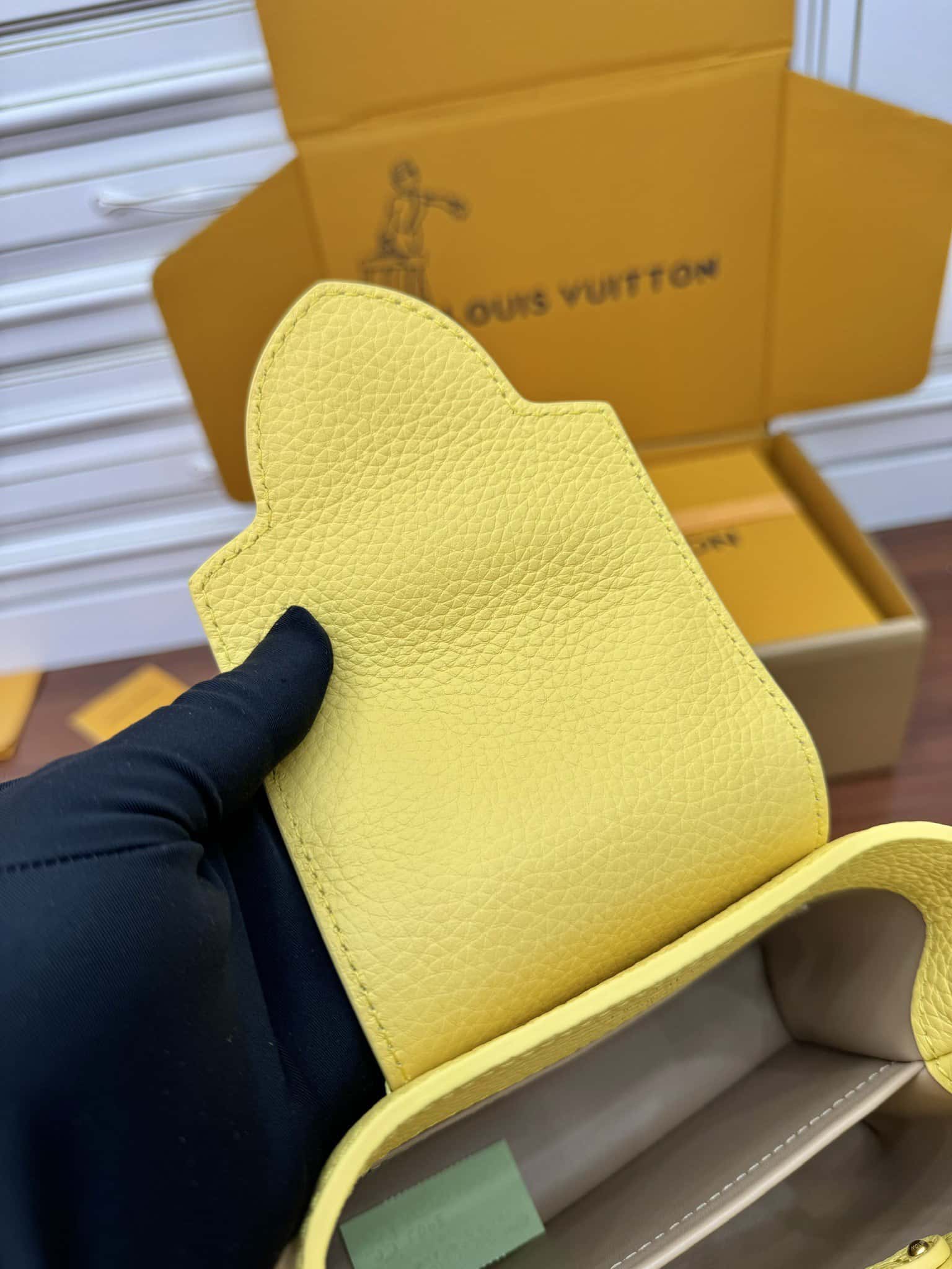LV M21798特正版高仿包包 Capucines Mini Bag¥3,180.00-頂級1:1精品高仿包包香港台灣批發價格推薦微信哪裡買