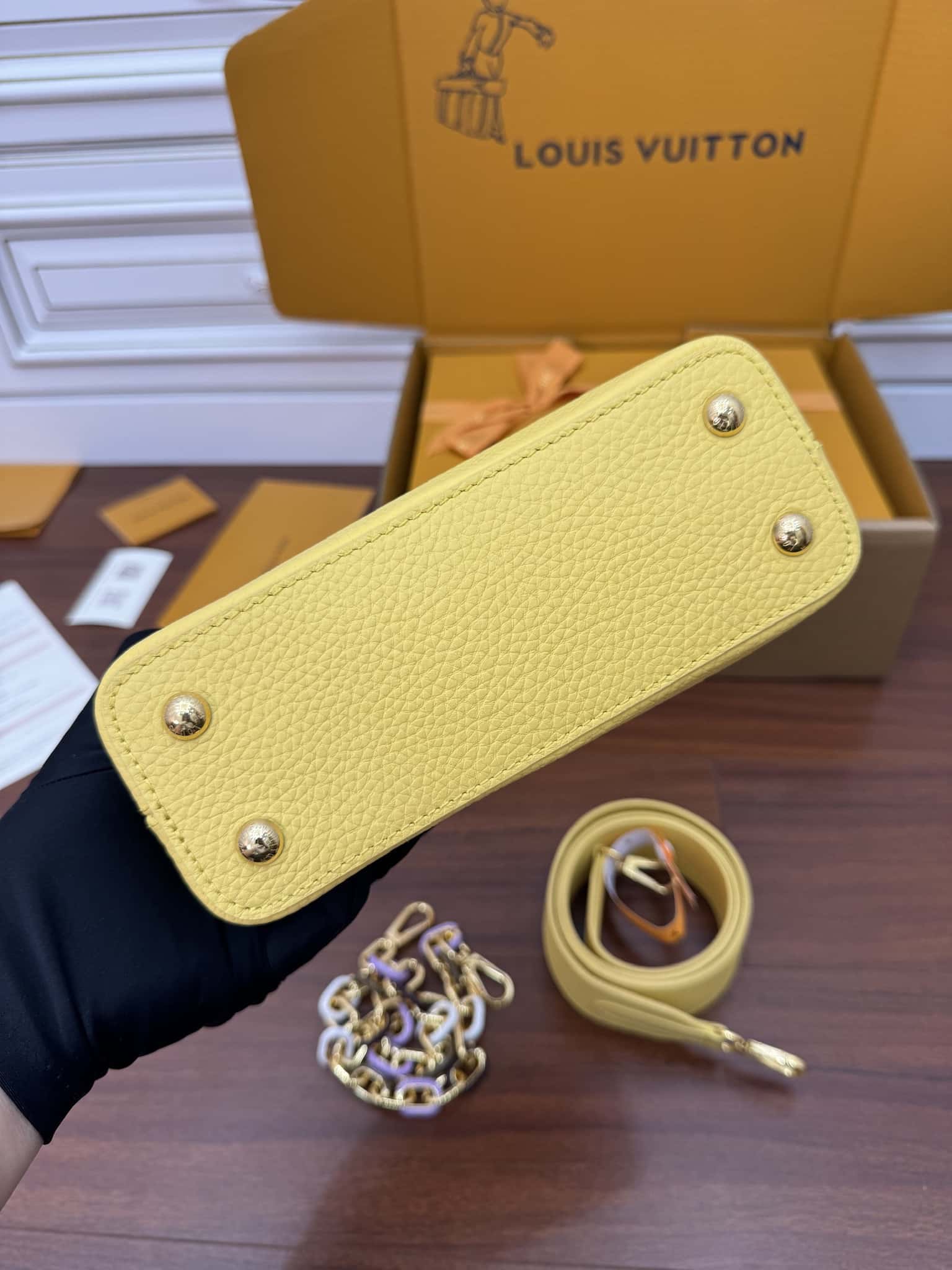 LV M21798特正版高仿包包 Capucines Mini Bag¥3,180.00-頂級1:1精品高仿包包香港台灣批發價格推薦微信哪裡買
