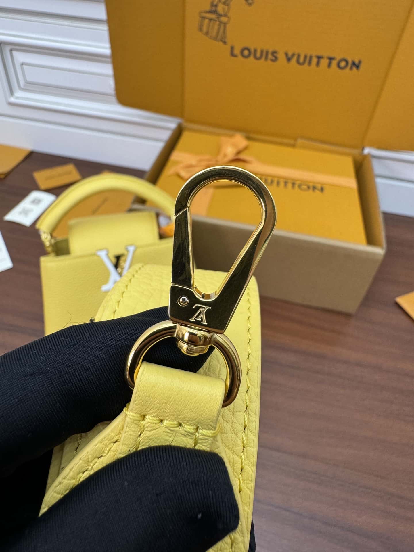 LV M21798特正版高仿包包 Capucines Mini Bag¥3,180.00-頂級1:1精品高仿包包香港台灣批發價格推薦微信哪裡買