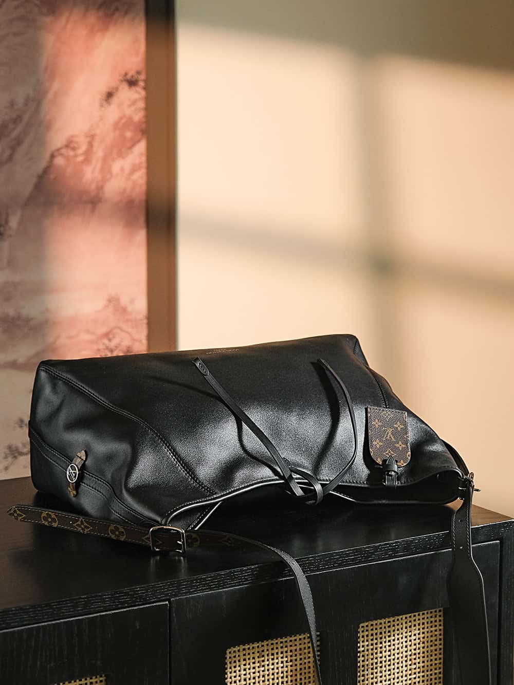 LV原單包包 M25143 CarryAll MM爆款𝐶𝑎𝑟𝑟𝑦𝑎𝑙𝑙 𝐷𝑎𝑟𝑘黑武士¥3,160.00-頂級1:1精品高仿包包香港台灣批發價格推薦微信哪裡買