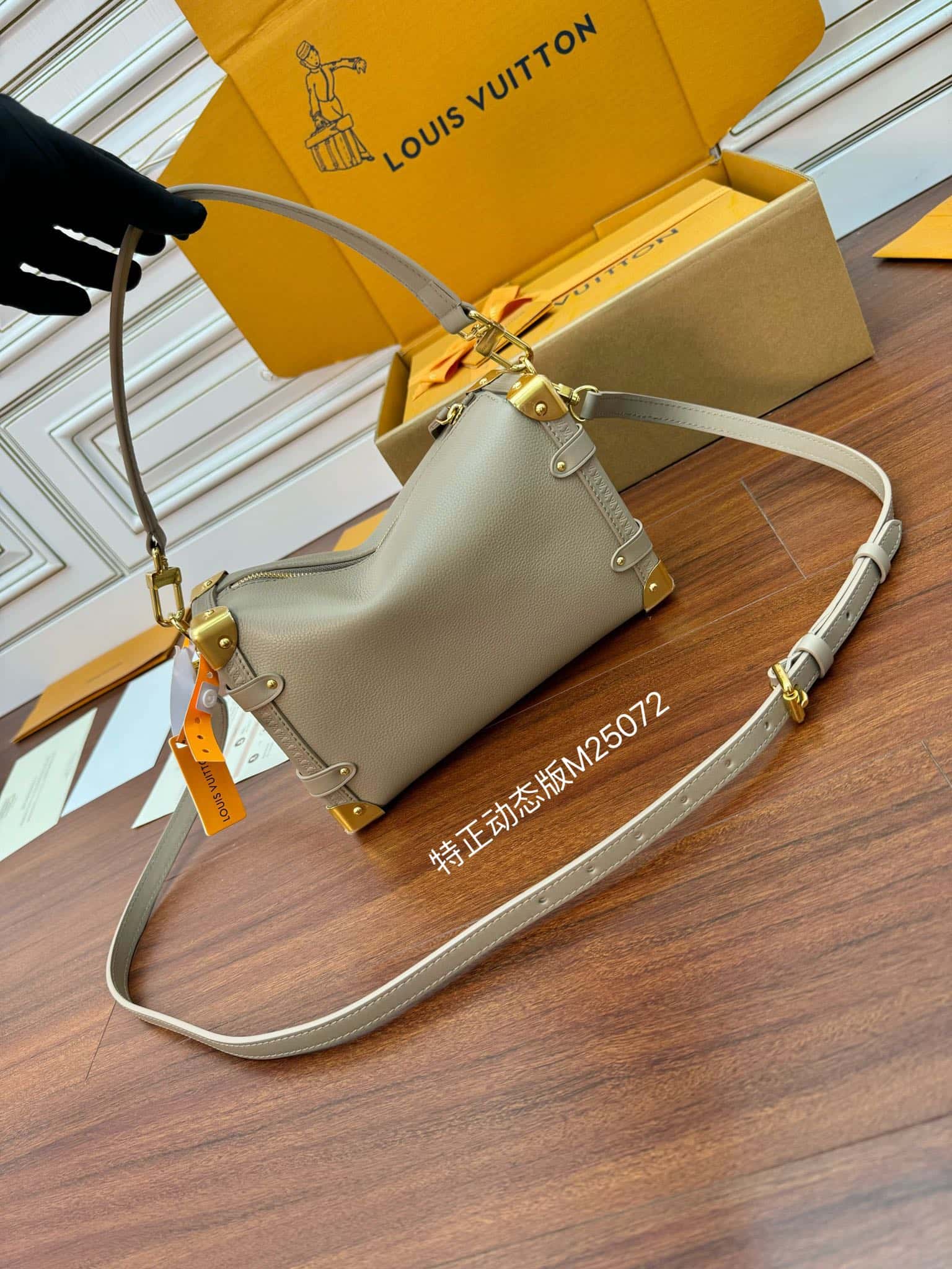 LV高仿原單包包 M25072 Side Trunk MM正品代工廠意大利A級皮料¥3,100.00-頂級1:1精品高仿包包香港台灣批發價格推薦微信哪裡買