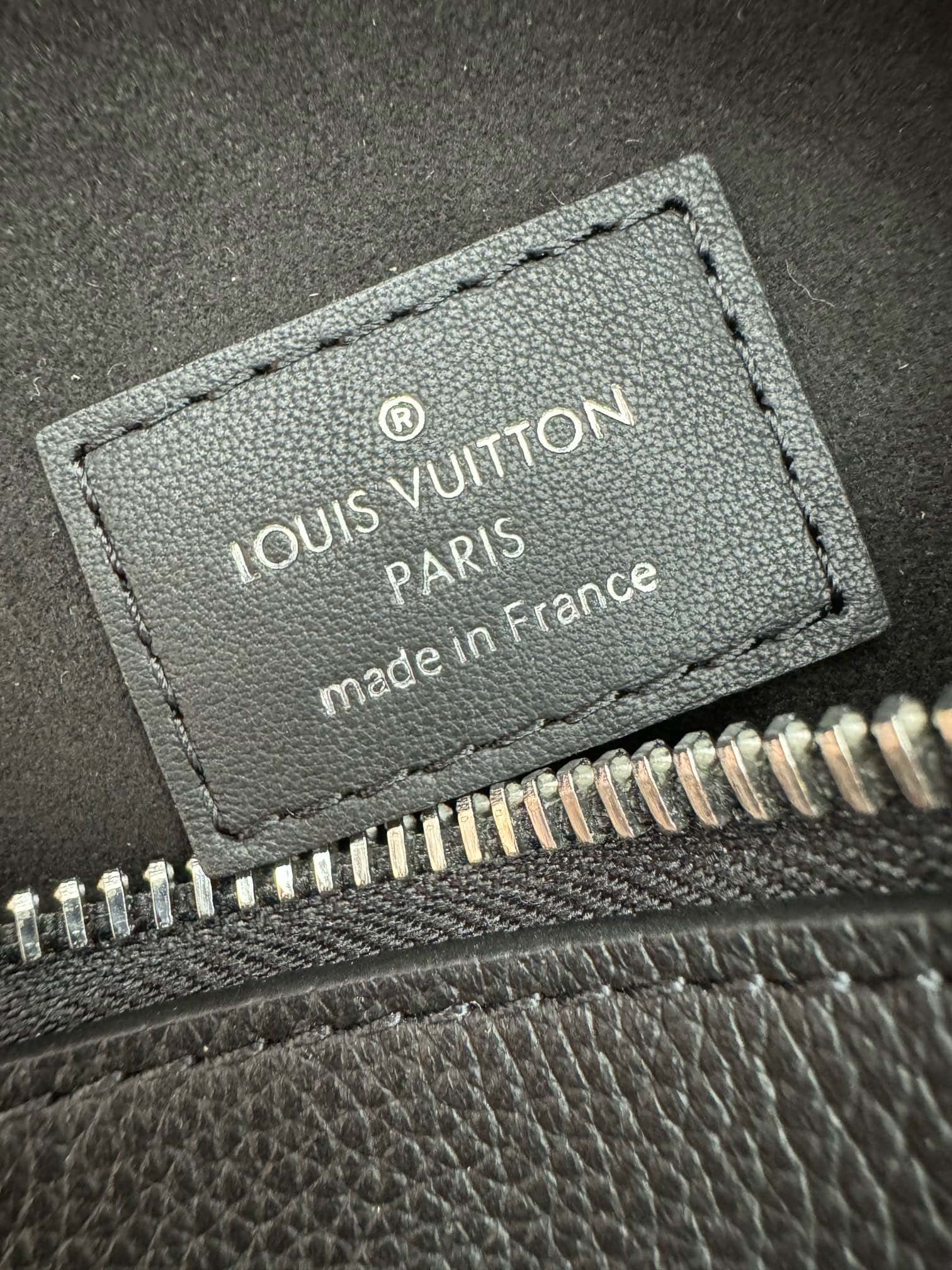 LV頂級原單包 M25160 Side Trunk MM品質提升．專櫃同步¥3,180.00-頂級1:1精品高仿包包香港台灣批發價格推薦微信哪裡買