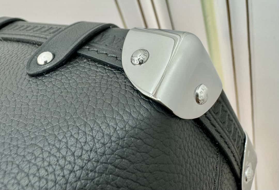 LV頂級原單包 M25160 Side Trunk MM品質提升．專櫃同步¥3,180.00-頂級1:1精品高仿包包香港台灣批發價格推薦微信哪裡買