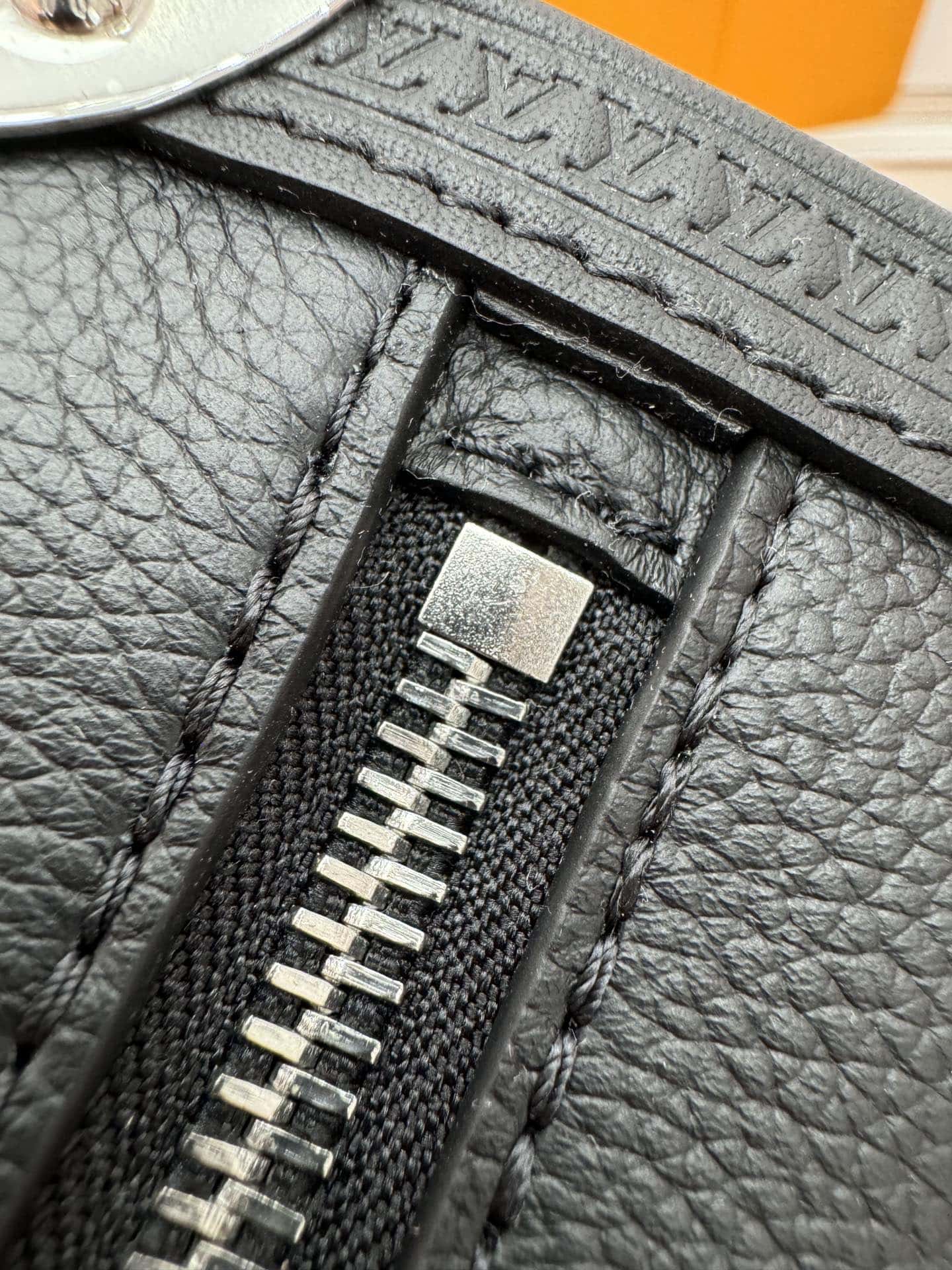 LV頂級原單包 M25160 Side Trunk MM品質提升．專櫃同步¥3,180.00-頂級1:1精品高仿包包香港台灣批發價格推薦微信哪裡買