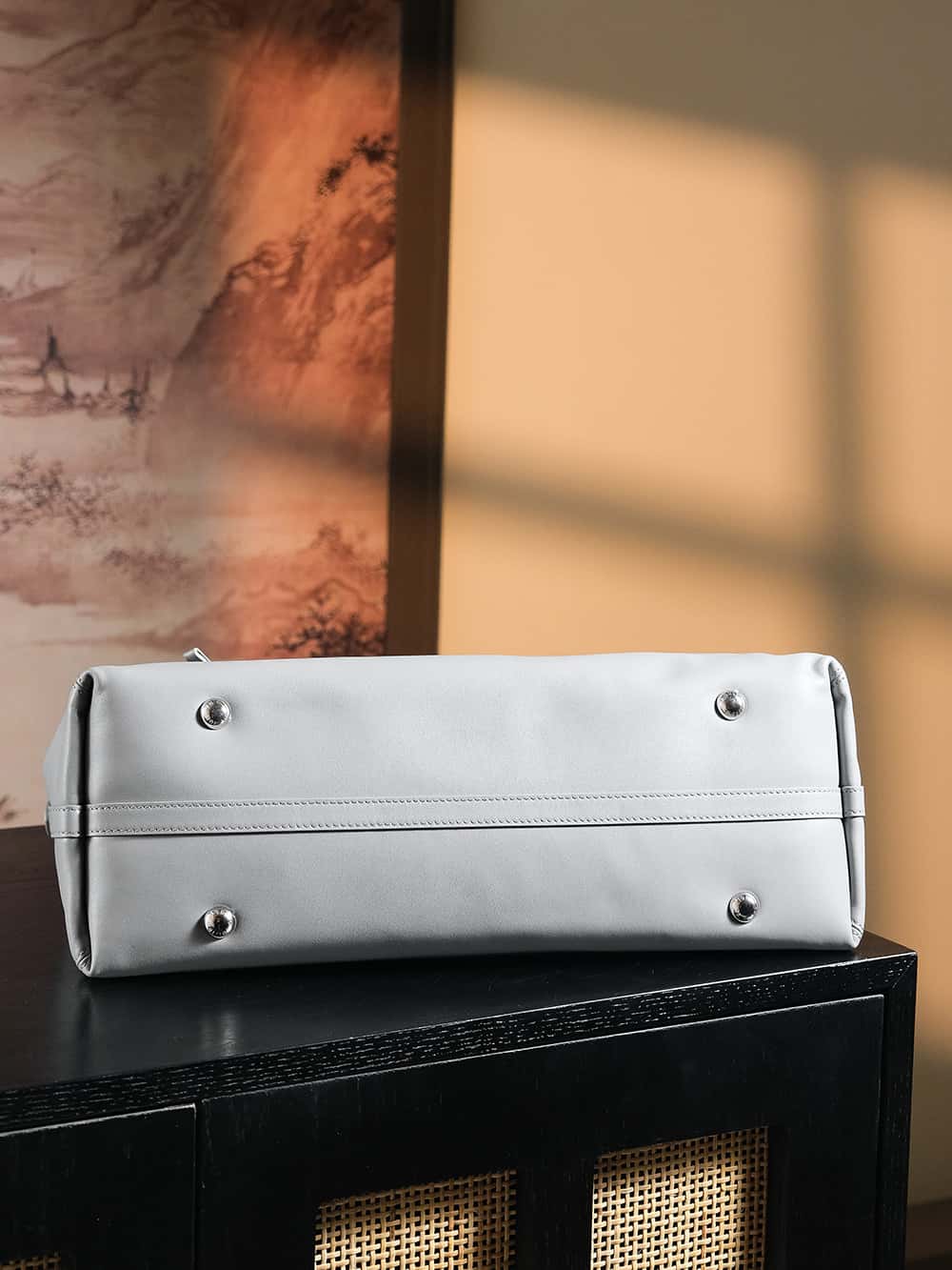 LV高仿包包 M12583 CarryAll Dark MM羊皮面料搭配著老花肩帶點綴¥3,080.00-頂級1:1精品高仿包包香港台灣批發價格推薦微信哪裡買