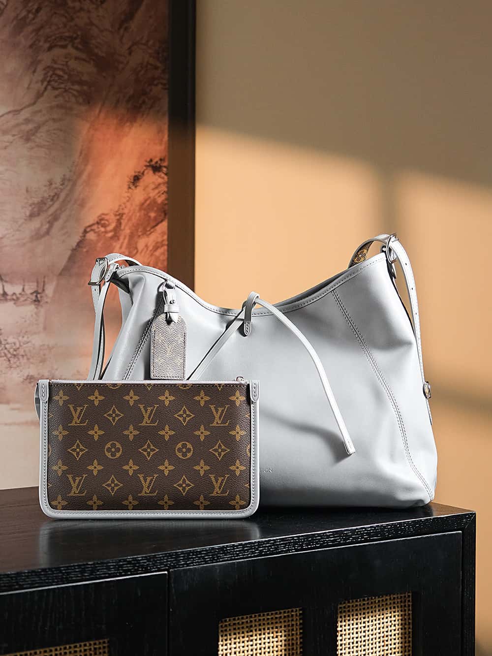 LV高仿包包 M12583 CarryAll Dark MM羊皮面料搭配著老花肩帶點綴¥3,080.00-頂級1:1精品高仿包包香港台灣批發價格推薦微信哪裡買