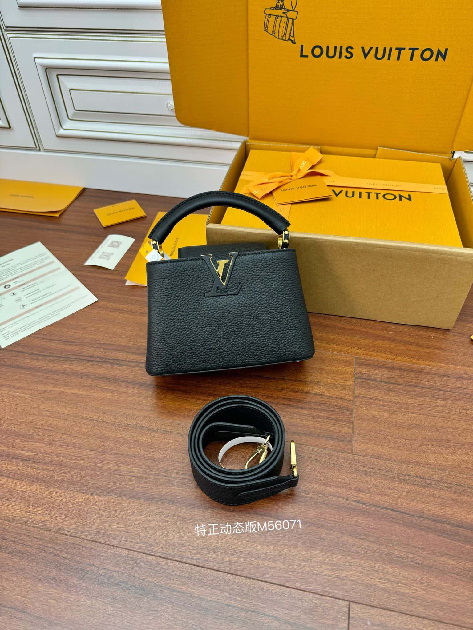 LV高仿包包 A級出品 M56071 Capucines 迷妳手袋¥3,080.00-頂級1:1精品高仿包包香港台灣批發價格推薦微信哪裡買