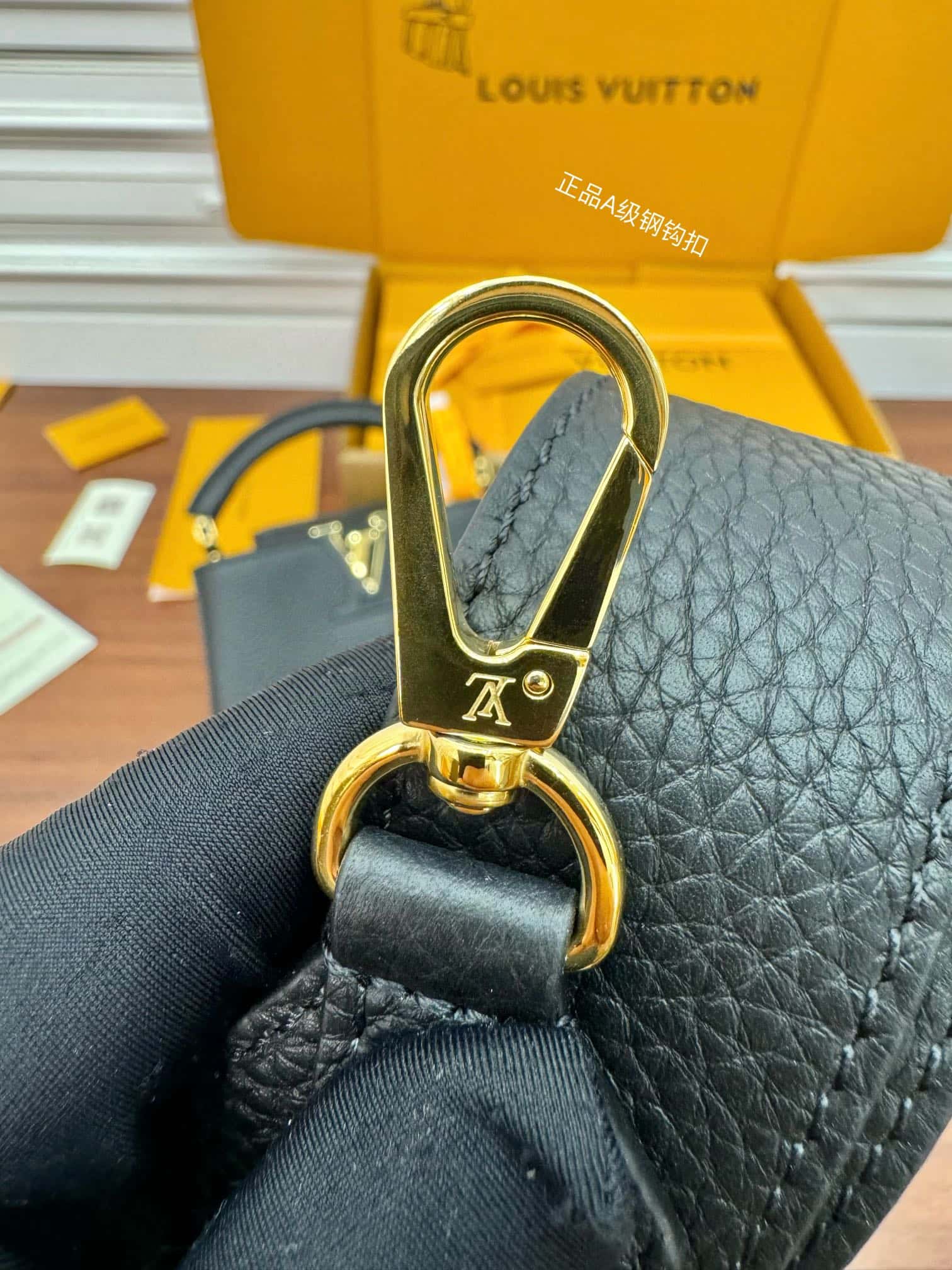 LV高仿包包 A級出品 M56071 Capucines 迷妳手袋¥3,080.00-頂級1:1精品高仿包包香港台灣批發價格推薦微信哪裡買