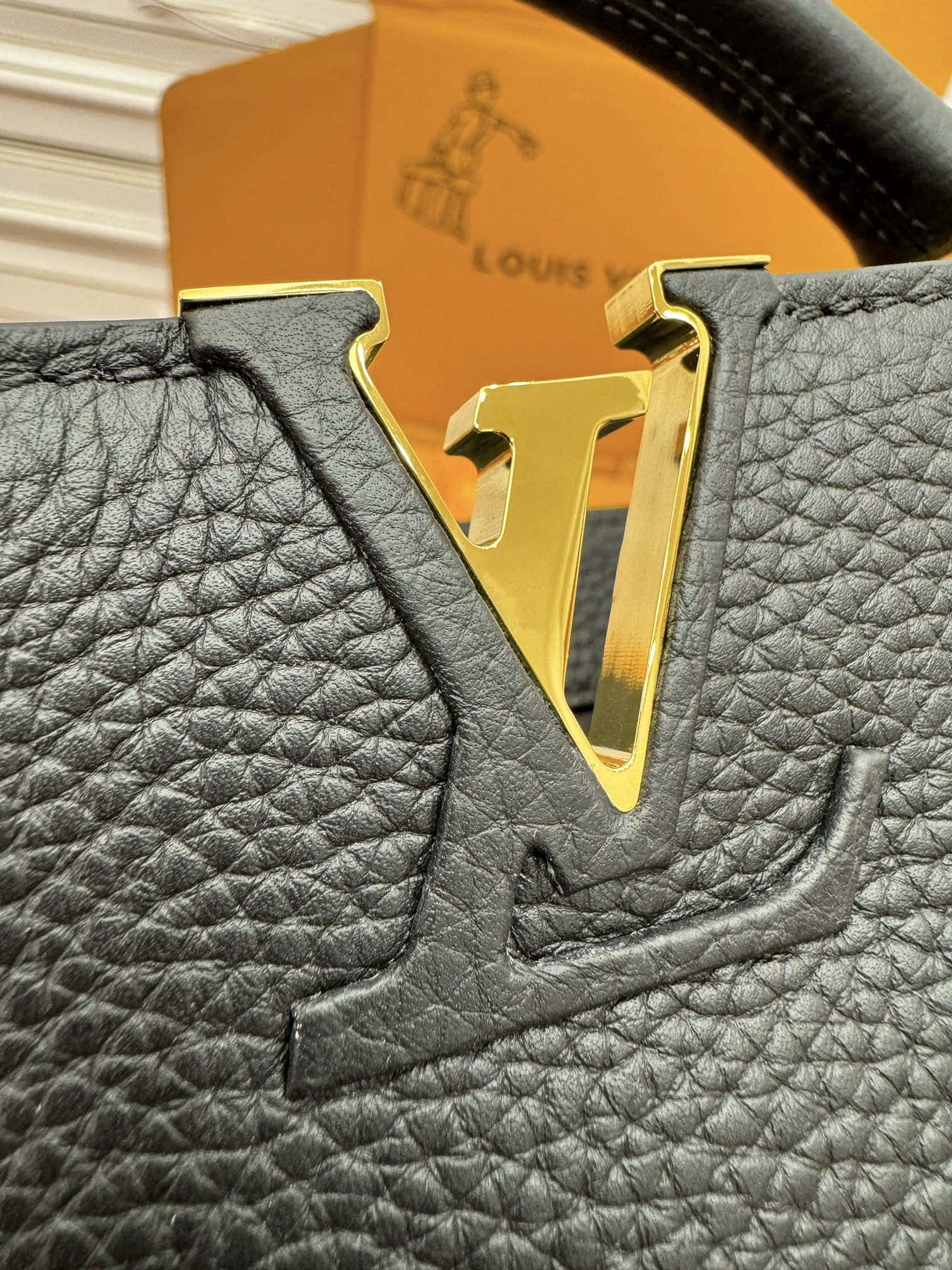 LV高仿包包 A級出品 M56071 Capucines 迷妳手袋¥3,080.00-頂級1:1精品高仿包包香港台灣批發價格推薦微信哪裡買