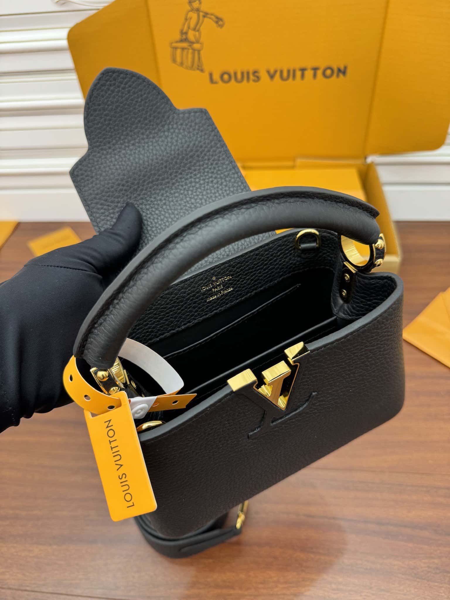 LV高仿包包 A級出品 M56071 Capucines 迷妳手袋¥3,080.00-頂級1:1精品高仿包包香港台灣批發價格推薦微信哪裡買