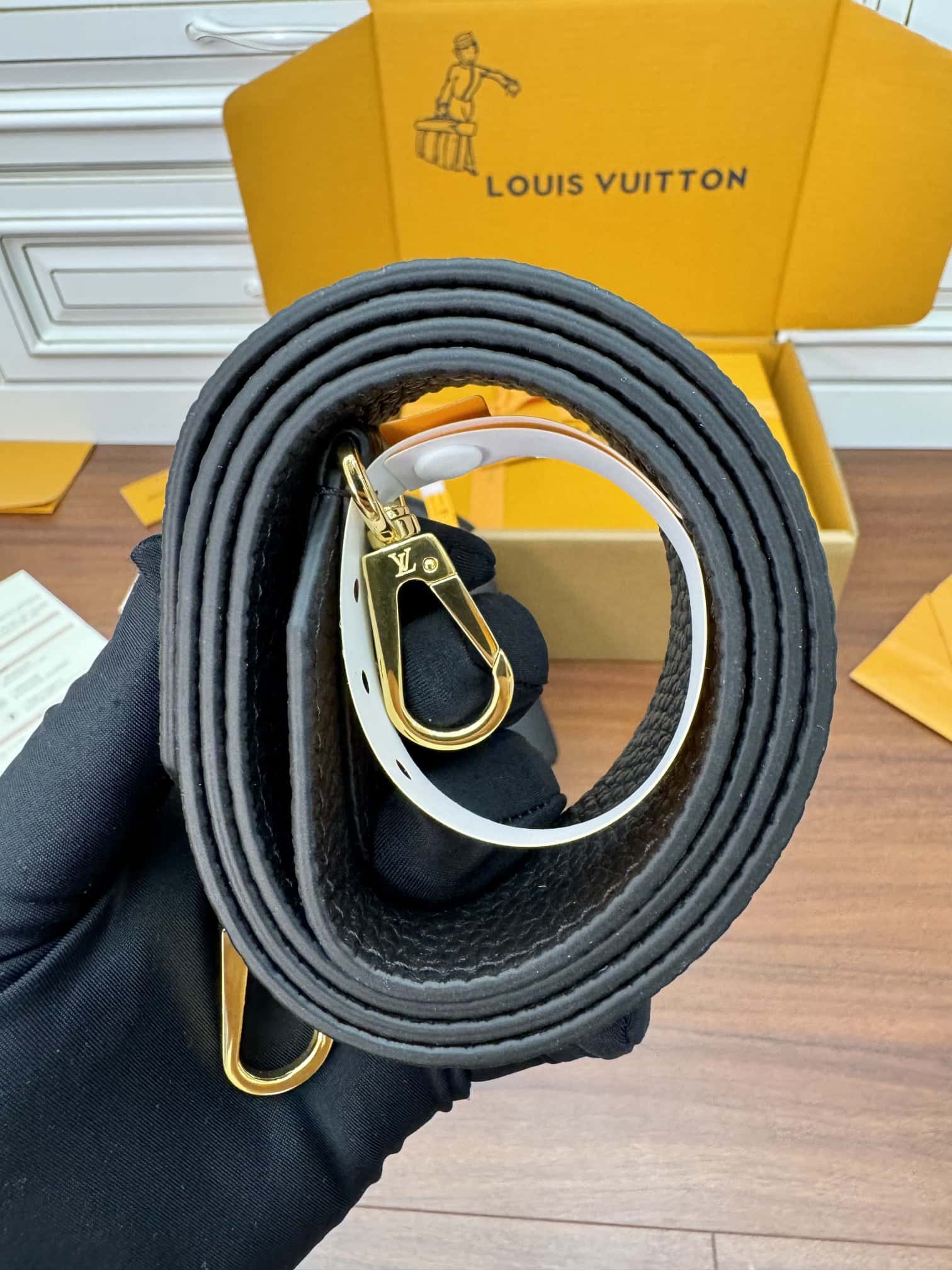 LV高仿包包 A級出品 M56071 Capucines 迷妳手袋¥3,080.00-頂級1:1精品高仿包包香港台灣批發價格推薦微信哪裡買