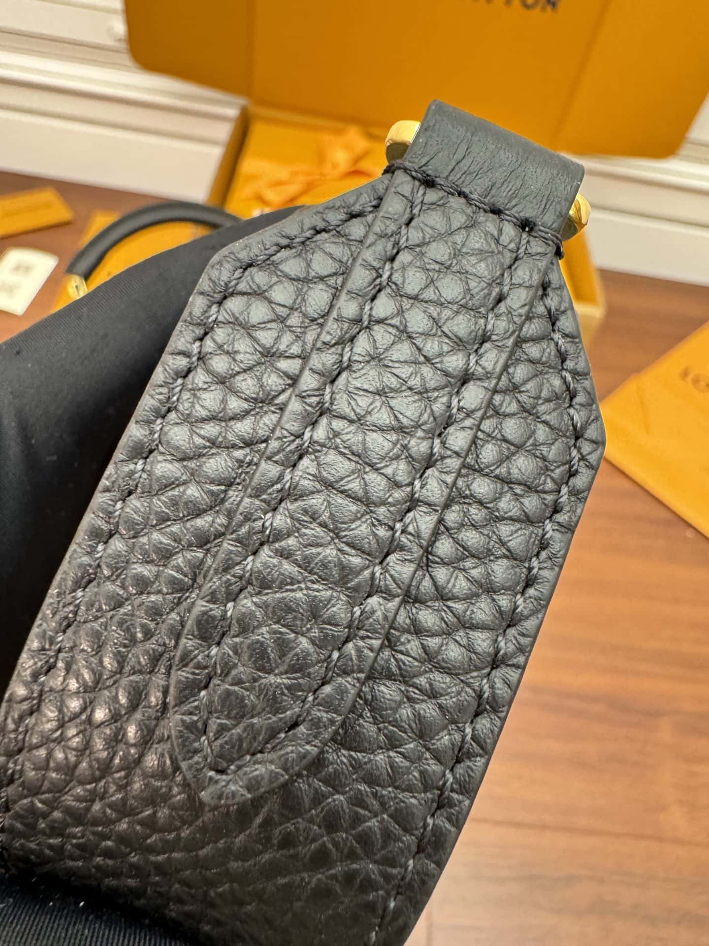 LV高仿包包 A級出品 M56071 Capucines 迷妳手袋¥3,080.00-頂級1:1精品高仿包包香港台灣批發價格推薦微信哪裡買