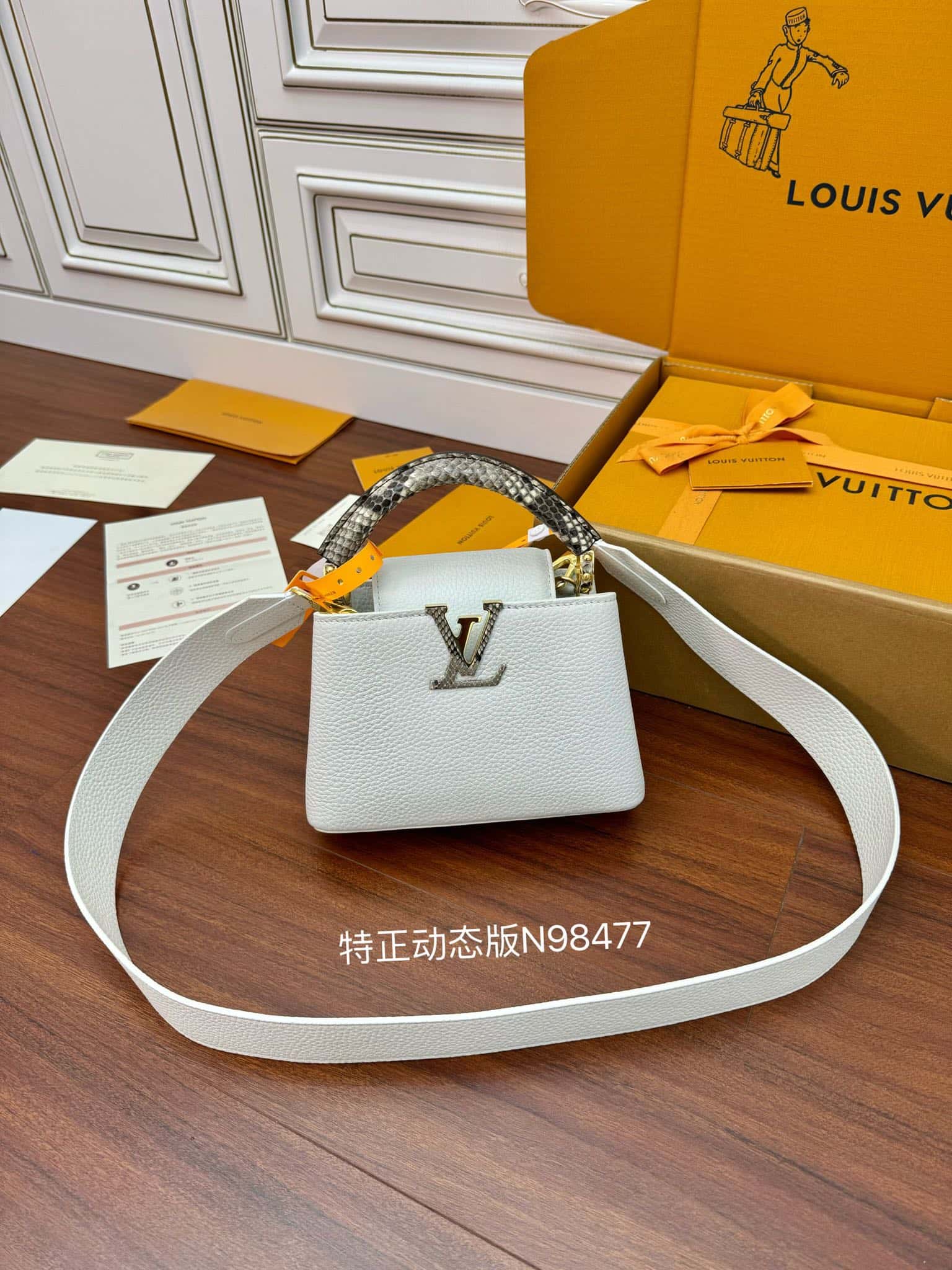 LV正品級高仿包包 N98477特正版 Capucines 迷妳手袋意大利A級皮料¥3,080.00-頂級1:1精品高仿包包香港台灣批發價格推薦微信哪裡買