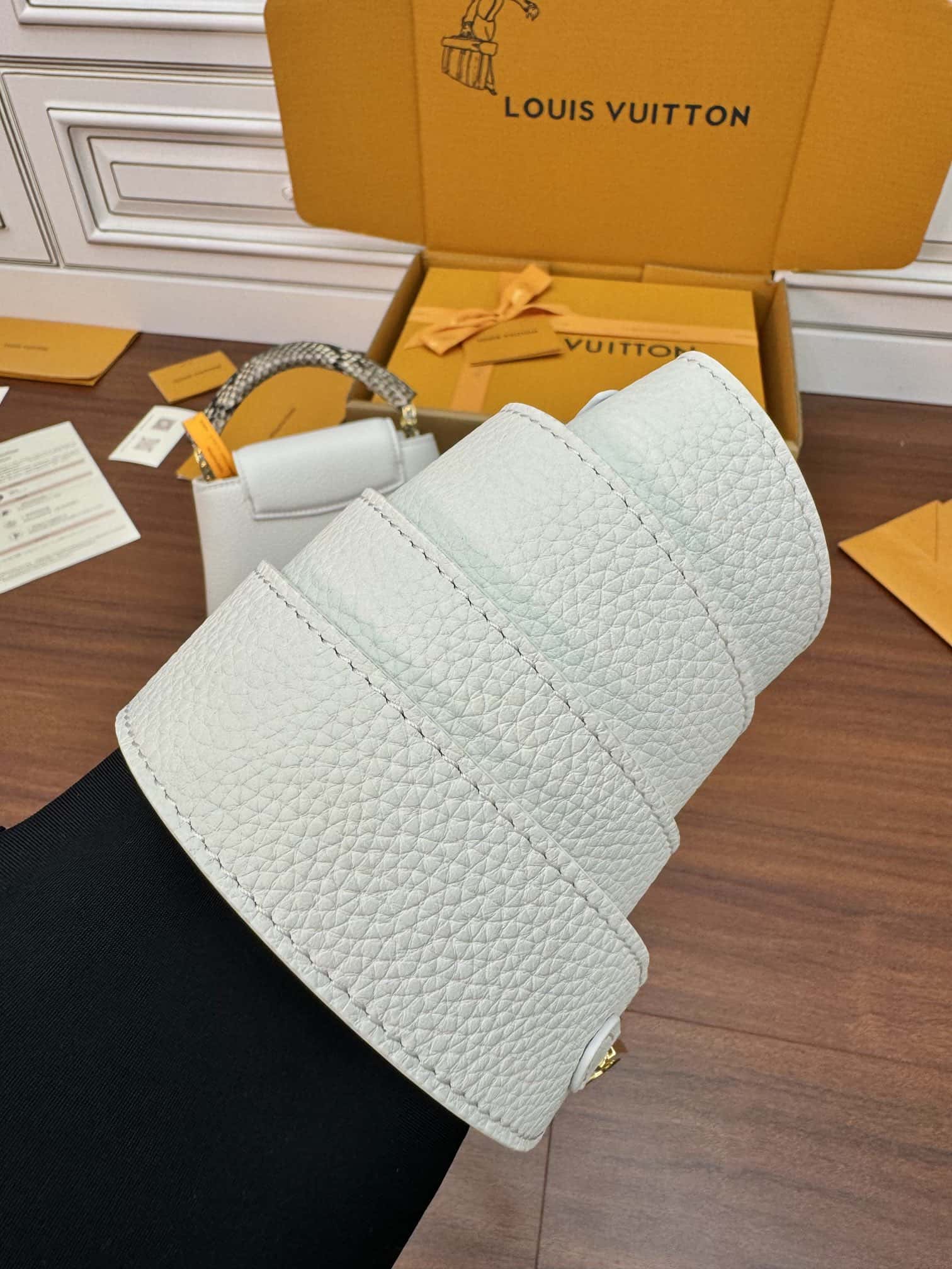 LV正品級高仿包包 N98477特正版 Capucines 迷妳手袋意大利A級皮料¥3,080.00-頂級1:1精品高仿包包香港台灣批發價格推薦微信哪裡買