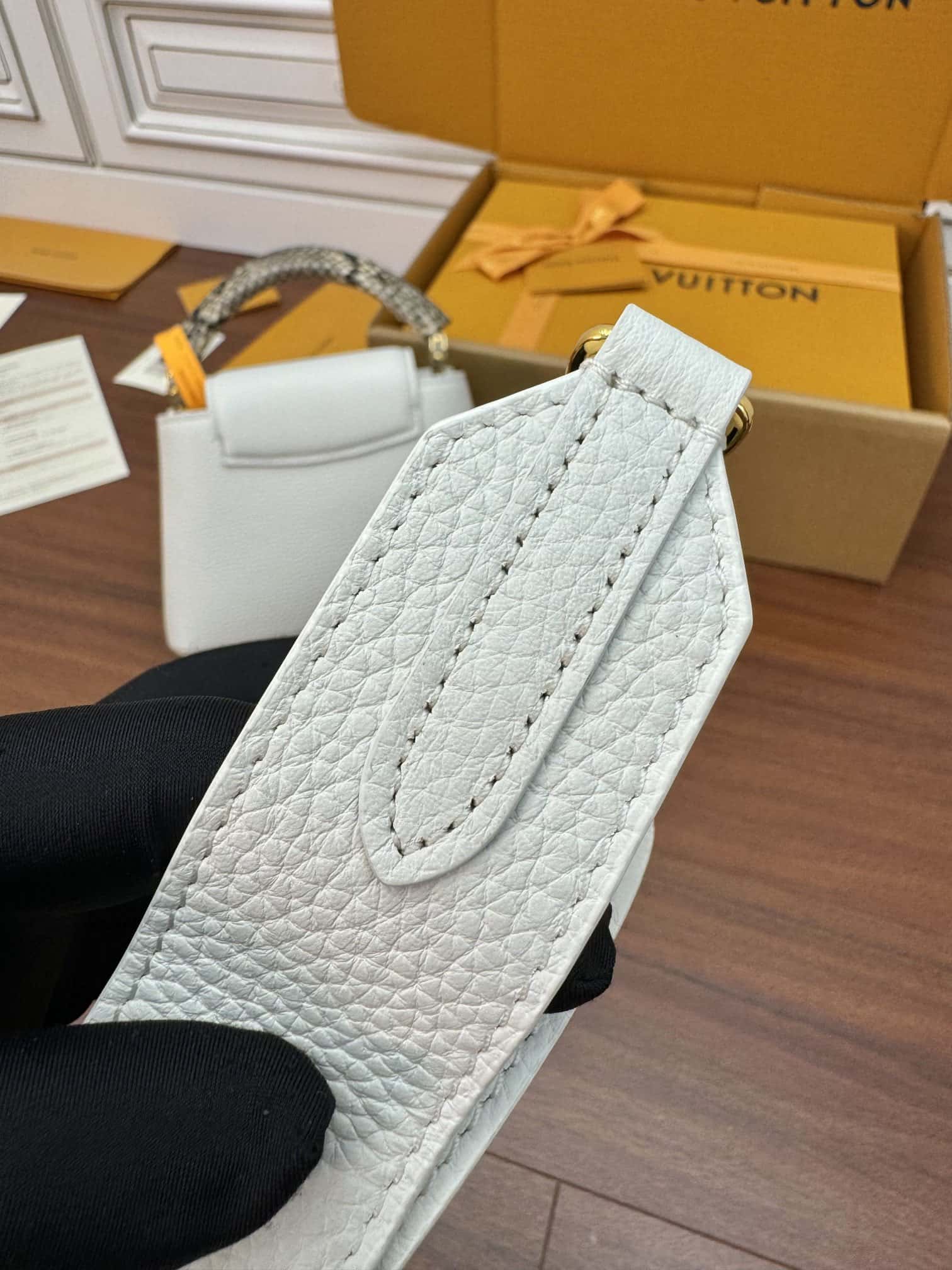 LV正品級高仿包包 N98477特正版 Capucines 迷妳手袋意大利A級皮料¥3,080.00-頂級1:1精品高仿包包香港台灣批發價格推薦微信哪裡買