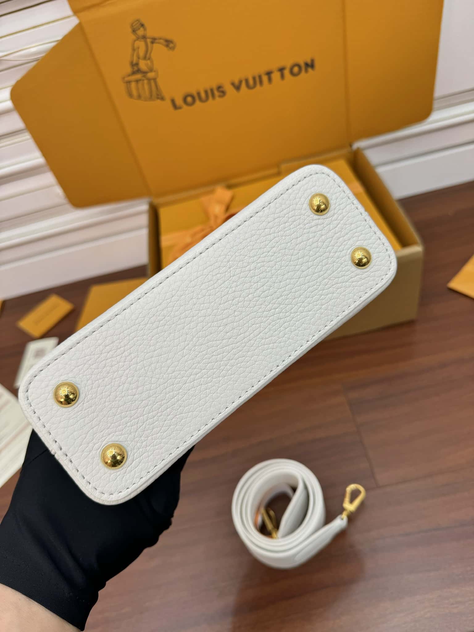 LV正品級高仿包包 N98477特正版 Capucines 迷妳手袋意大利A級皮料¥3,080.00-頂級1:1精品高仿包包香港台灣批發價格推薦微信哪裡買