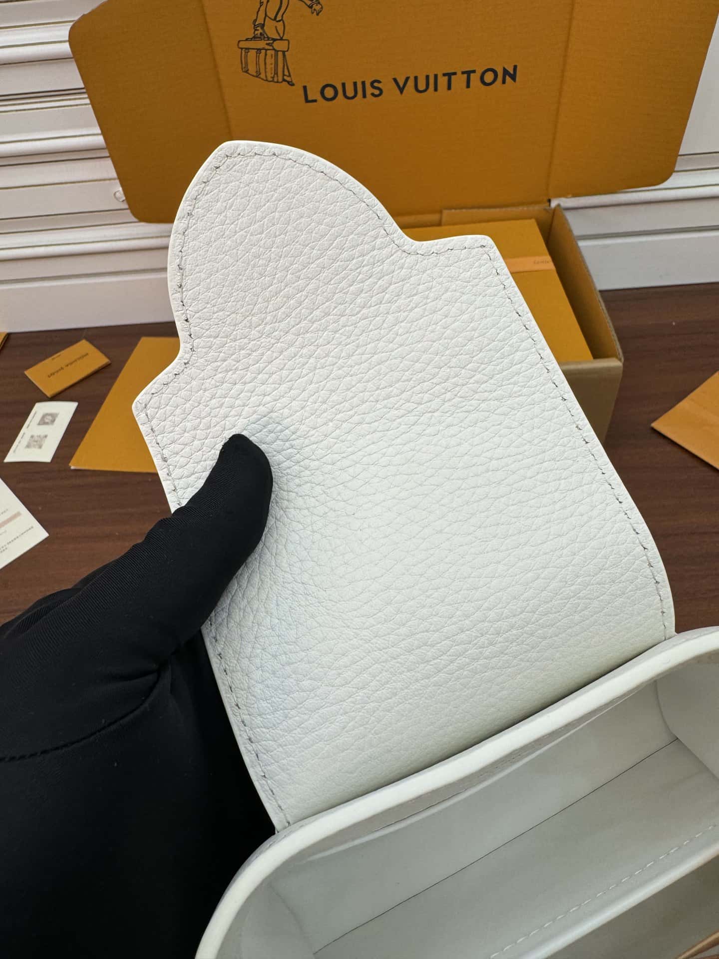 LV正品級高仿包包 N98477特正版 Capucines 迷妳手袋意大利A級皮料¥3,080.00-頂級1:1精品高仿包包香港台灣批發價格推薦微信哪裡買