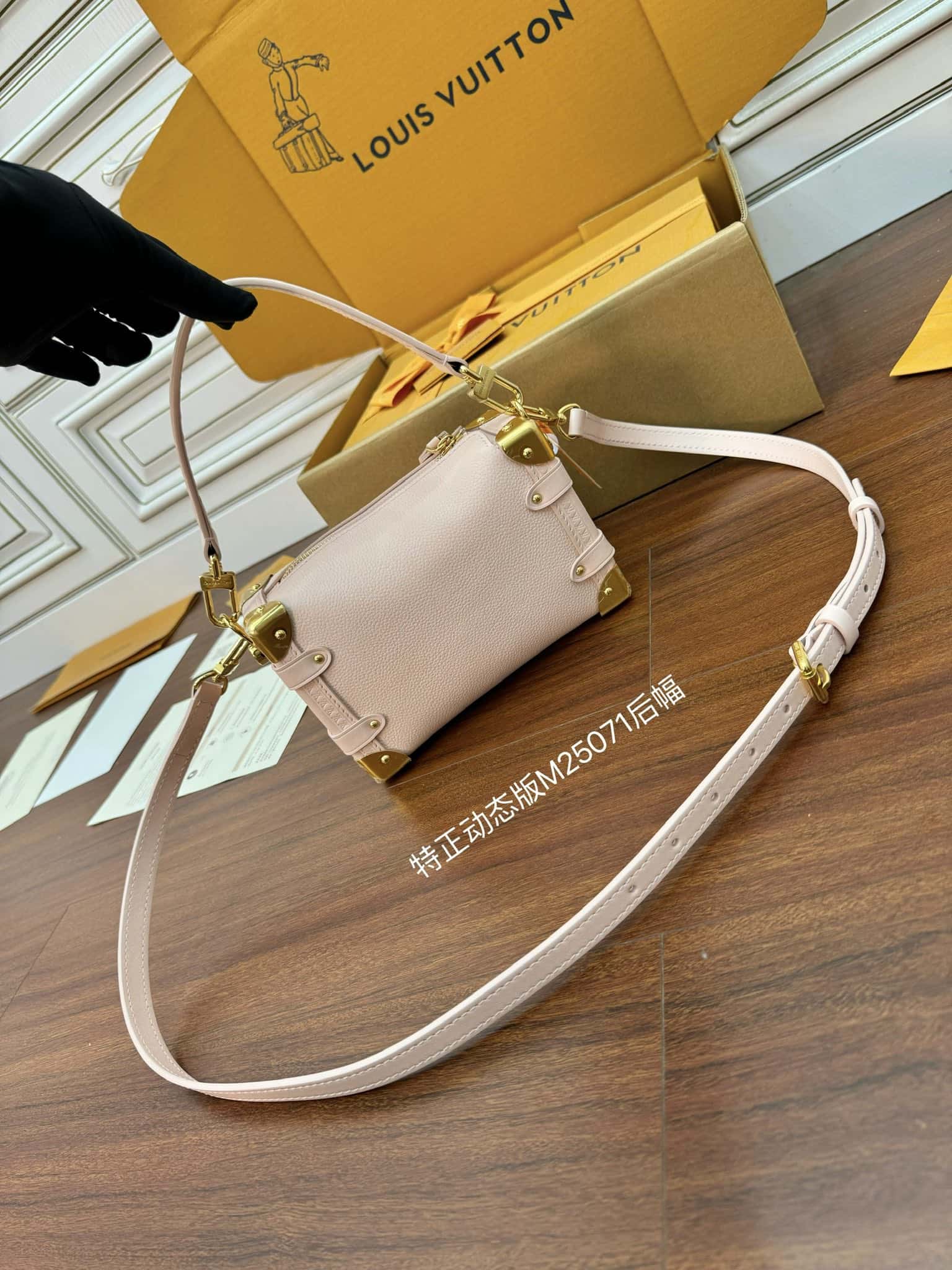 LV頂級復刻包包 M25071特正版 當季新款 SIDE TRUNK 小號手袋專櫃同步¥3,080.00-頂級1:1精品高仿包包香港台灣批發價格推薦微信哪裡買