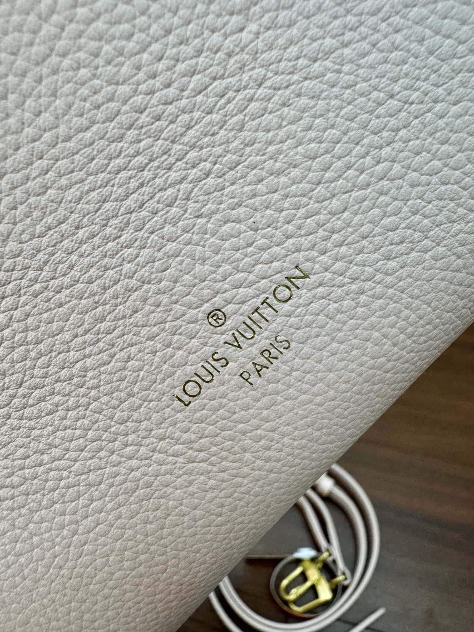 LV頂級復刻包包 M25071特正版 當季新款 SIDE TRUNK 小號手袋專櫃同步¥3,080.00-頂級1:1精品高仿包包香港台灣批發價格推薦微信哪裡買