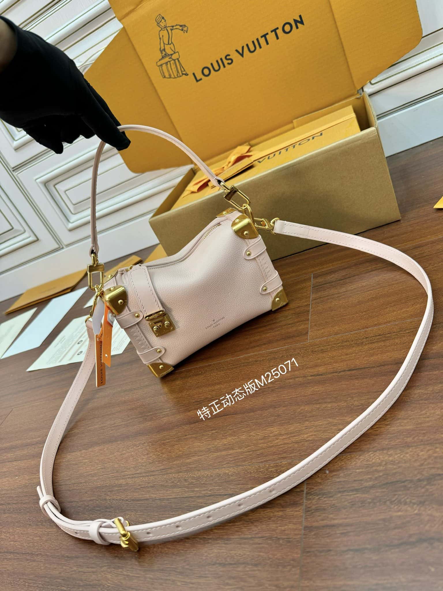 LV頂級復刻包包 M25071特正版 當季新款 SIDE TRUNK 小號手袋專櫃同步¥3,080.00-頂級1:1精品高仿包包香港台灣批發價格推薦微信哪裡買