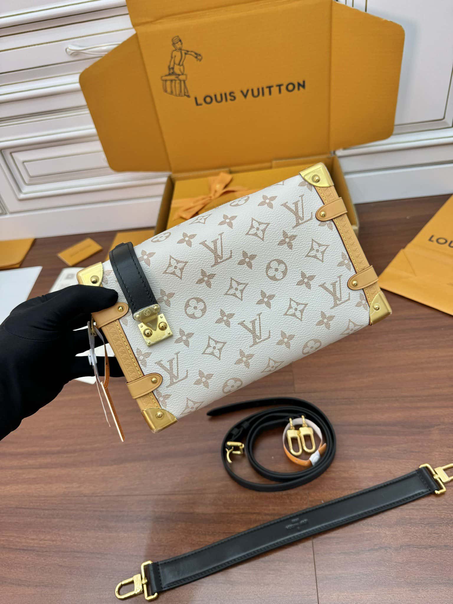 LV頂級原單包包 M46907 SIDE TRUNK 中號手袋專櫃同步¥2980.00-頂級1:1精品高仿包包香港台灣批發價格推薦微信哪裡買