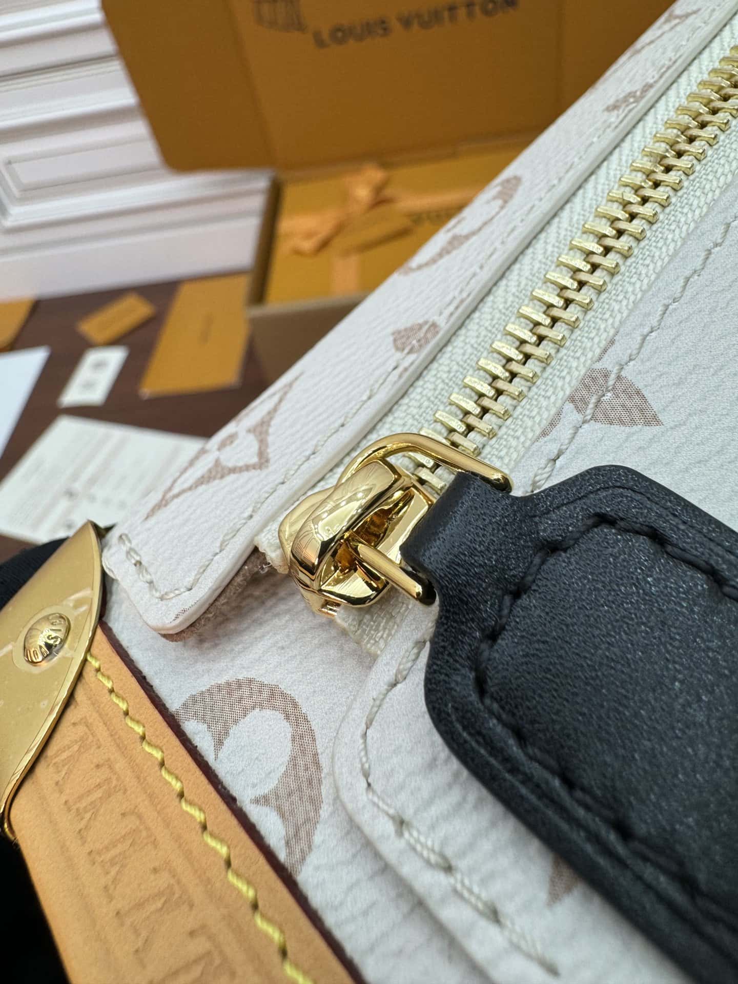LV頂級原單包包 M46907 SIDE TRUNK 中號手袋專櫃同步¥2980.00-頂級1:1精品高仿包包香港台灣批發價格推薦微信哪裡買
