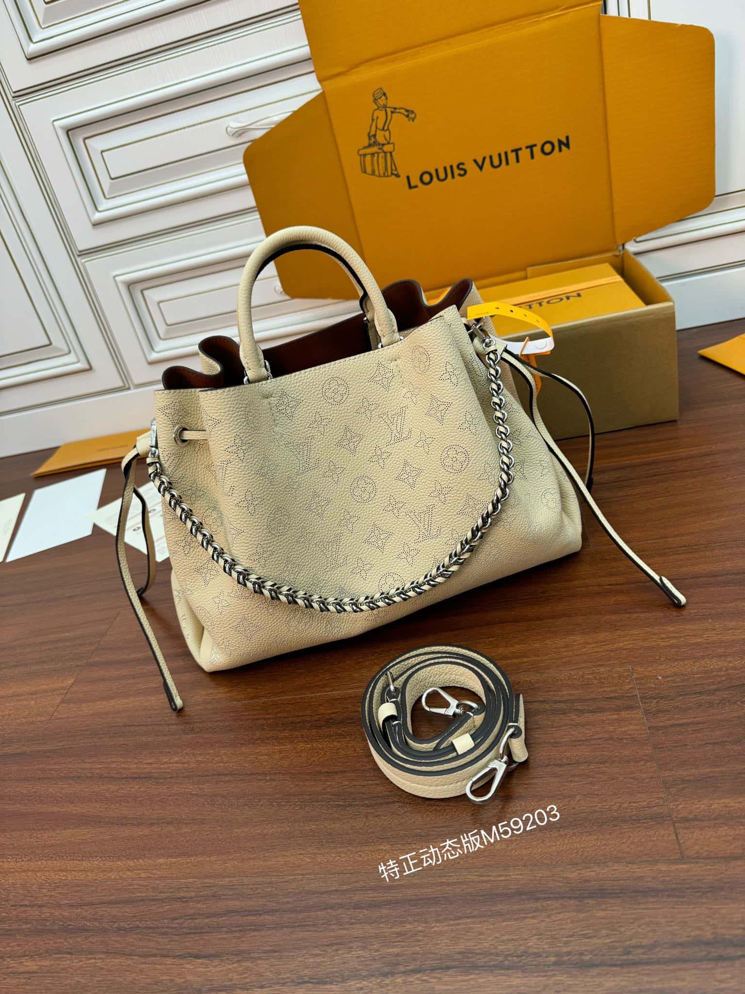 LV復刻包包 M59203特正版 BELLA TOTE 手袋¥3,180.00-頂級1:1精品高仿包包香港台灣批發價格推薦微信哪裡買