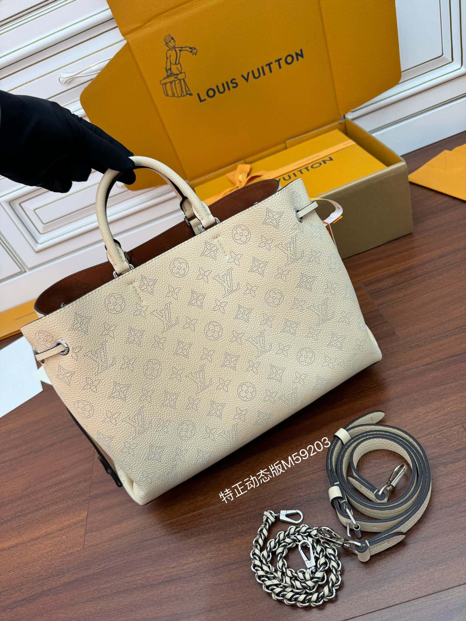 LV復刻包包 M59203特正版 BELLA TOTE 手袋¥3,180.00-頂級1:1精品高仿包包香港台灣批發價格推薦微信哪裡買
