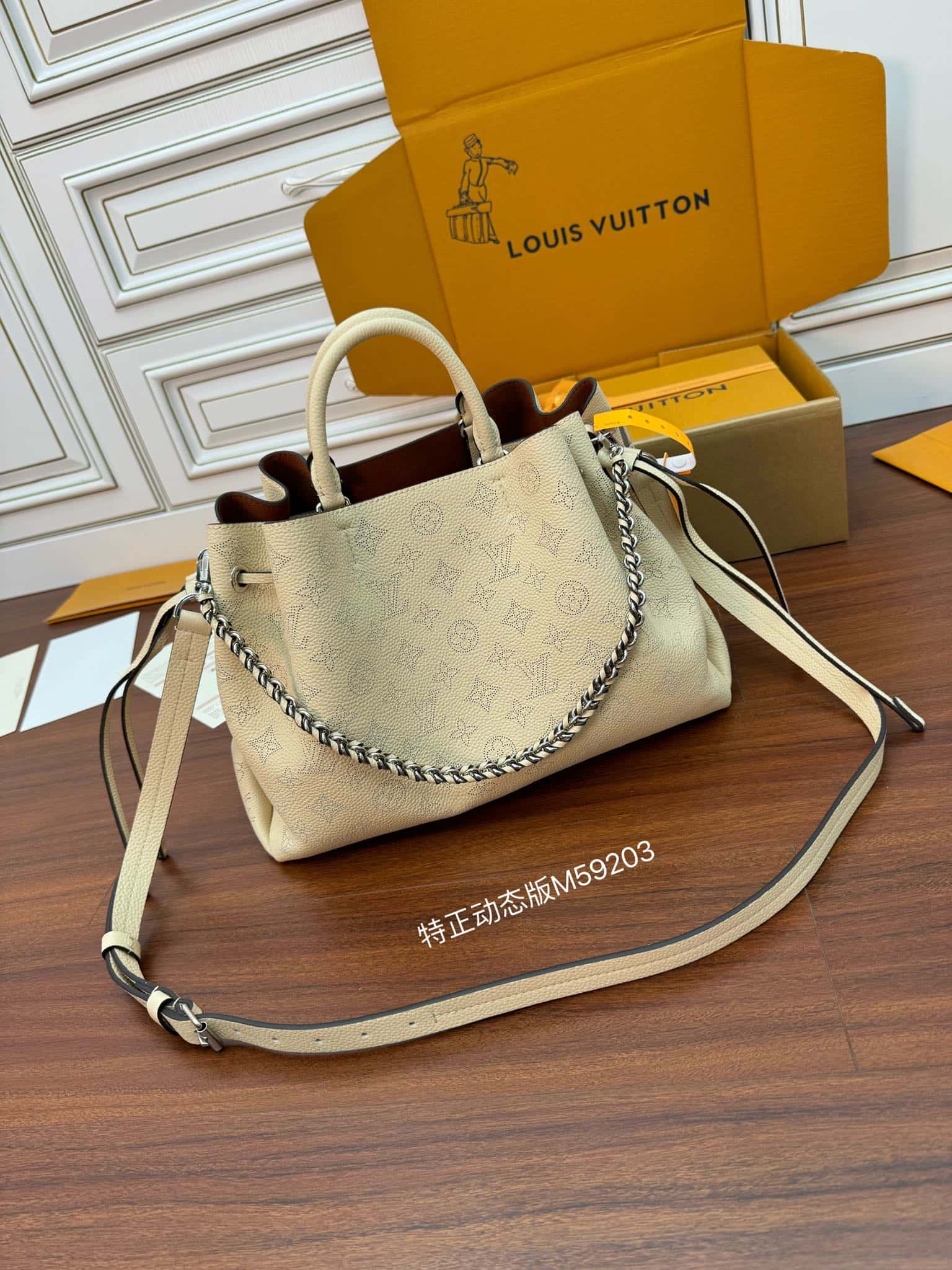 LV復刻包包 M59203特正版 BELLA TOTE 手袋¥3,180.00-頂級1:1精品高仿包包香港台灣批發價格推薦微信哪裡買