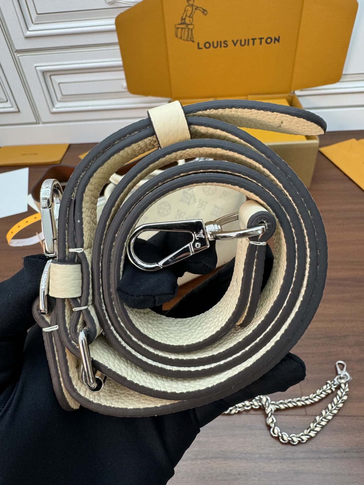 LV復刻包包 M59203特正版 BELLA TOTE 手袋¥3,180.00-頂級1:1精品高仿包包香港台灣批發價格推薦微信哪裡買