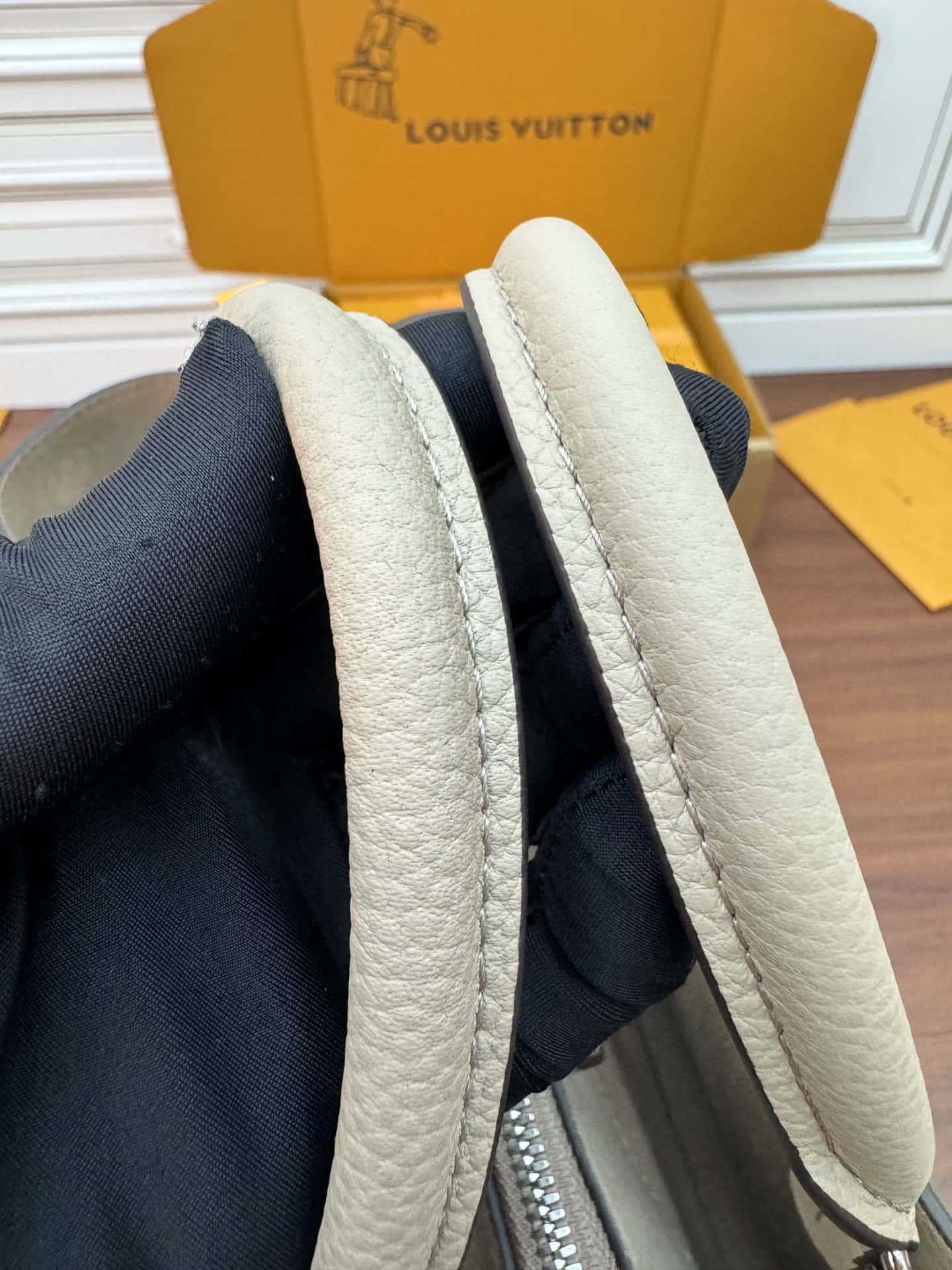 LV 高仿包包M59201特正版 BELLA TOTE 手袋專櫃同步意大利A級皮料¥3,180.00-頂級1:1精品高仿包包香港台灣批發價格推薦微信哪裡買