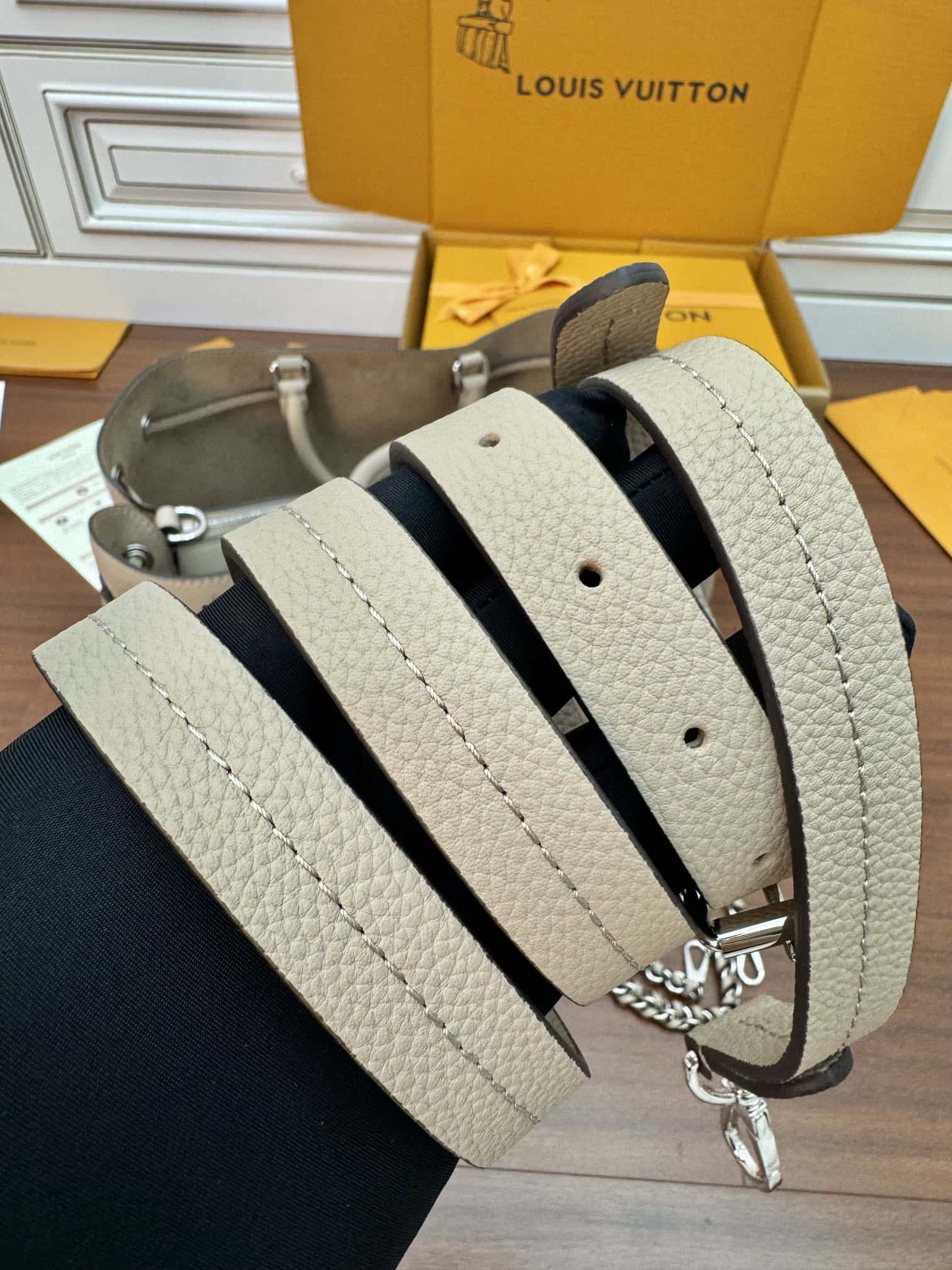 LV 高仿包包M59201特正版 BELLA TOTE 手袋專櫃同步意大利A級皮料¥3,180.00-頂級1:1精品高仿包包香港台灣批發價格推薦微信哪裡買